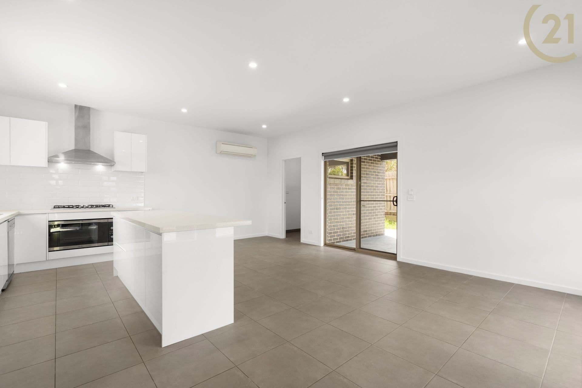 1/31 Carlisle Road, Hallam, VIC, 3803, Hallam - Thumbnail 2