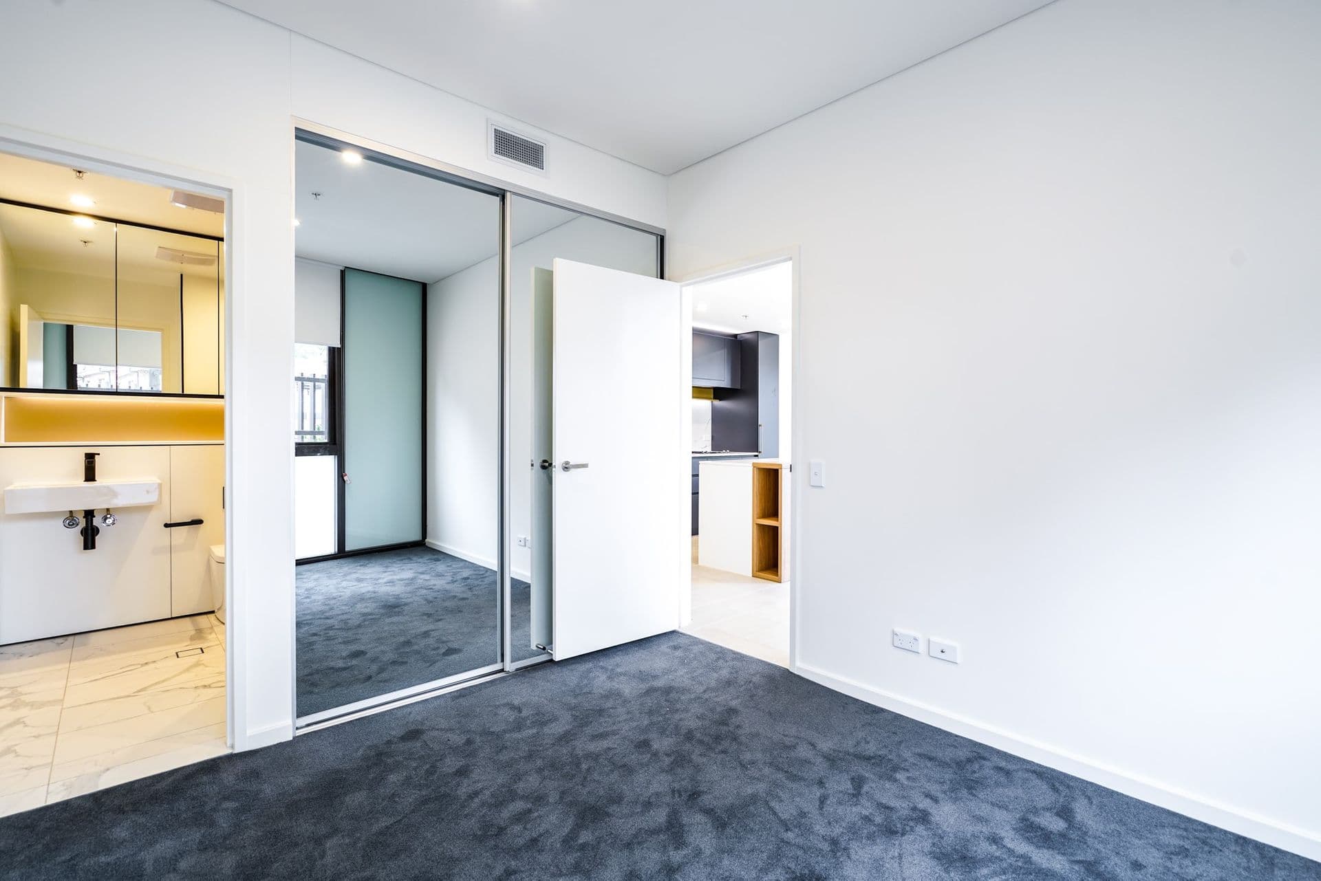 111/2e Wharf Road, Melrose Park - Thumbnail 5