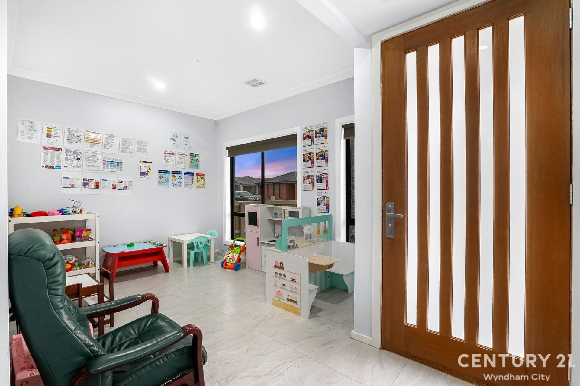Suite 4 241-244 Caroline Springs Blvd, Caroline Springs, VIC, 3023, Truganina - Thumbnail 2