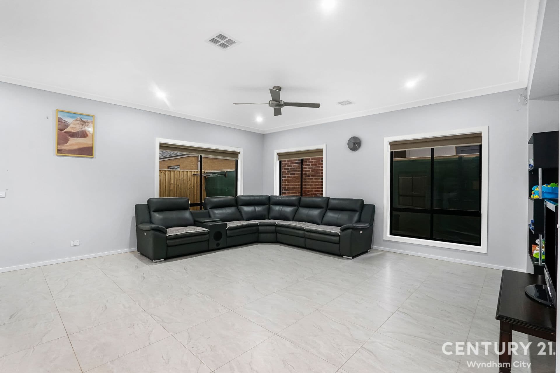 Suite 4 241-244 Caroline Springs Blvd, Caroline Springs, VIC, 3023, Truganina - Thumbnail 3