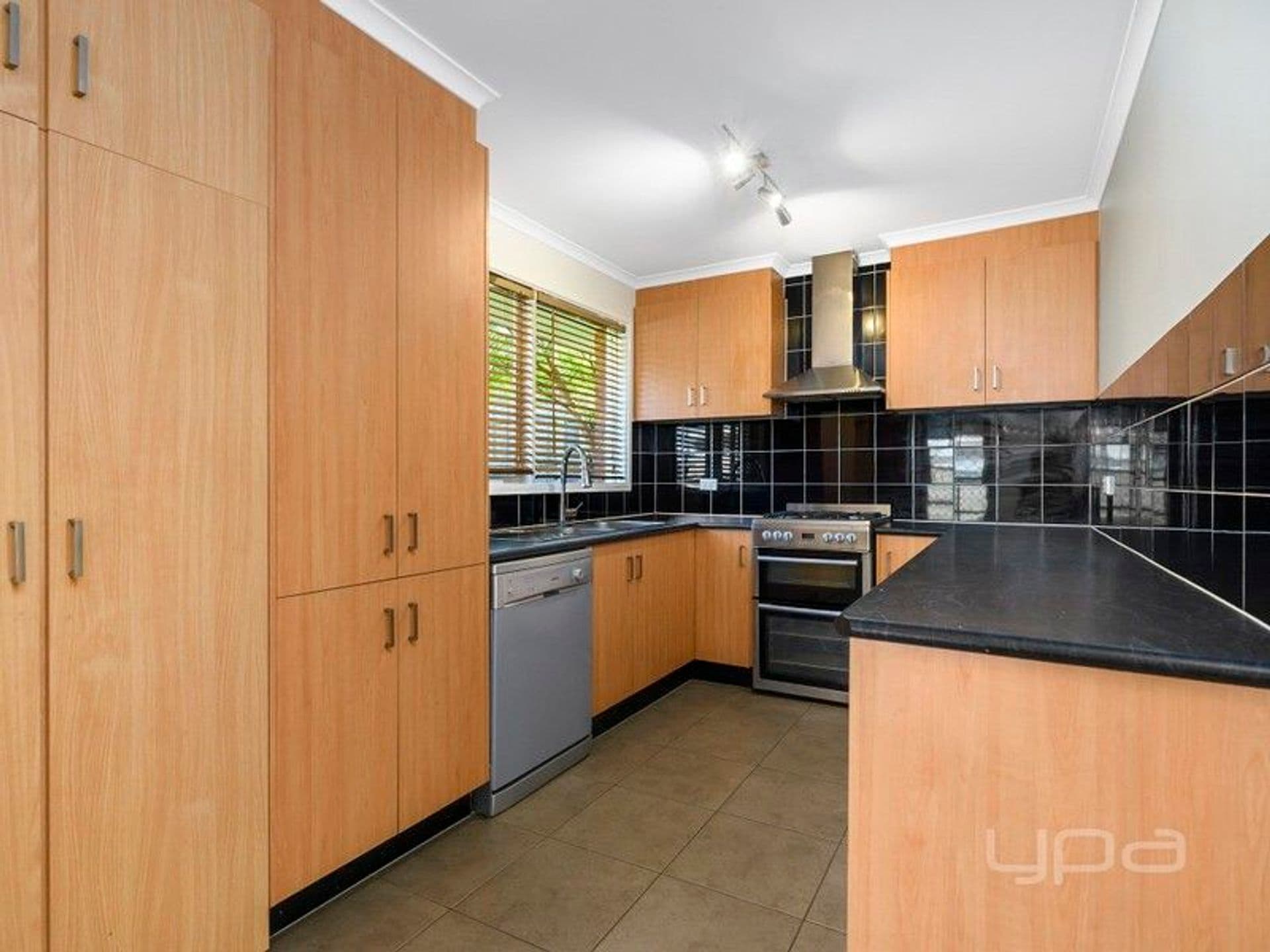 Suite 4 241-244 Caroline Springs Blvd, Caroline Springs, VIC, 3023, Kurunjang - Thumbnail 2