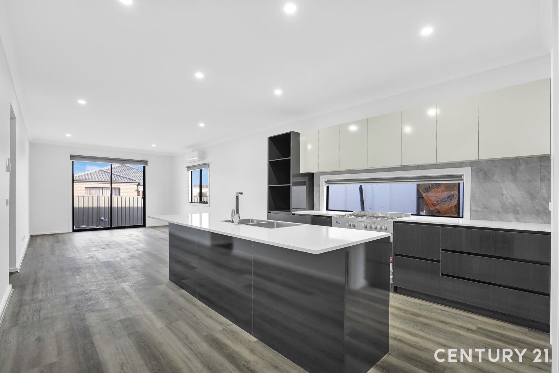 Suite 4 241-244 Caroline Springs Blvd, Caroline Springs, VIC, 3023, Wyndham Vale - Thumbnail 4