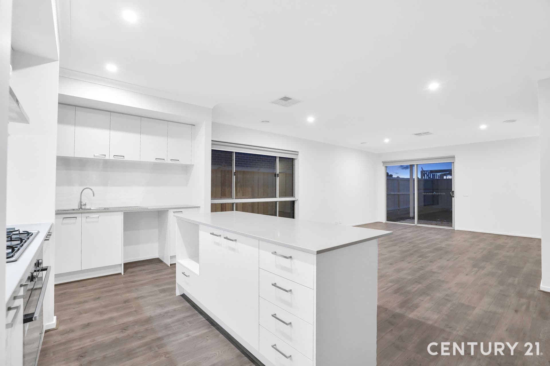 Suite 4 241-244 Caroline Springs Blvd, Caroline Springs, VIC, 3023, Deanside - Thumbnail 4