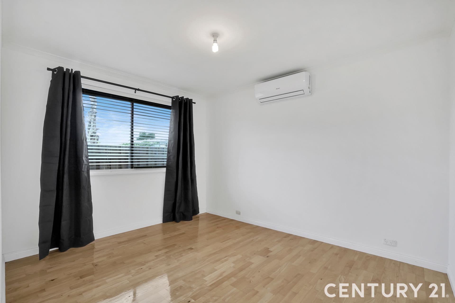 Suite 4 241-244 Caroline Springs Blvd, Caroline Springs, VIC, 3023, Rockbank - Thumbnail 2
