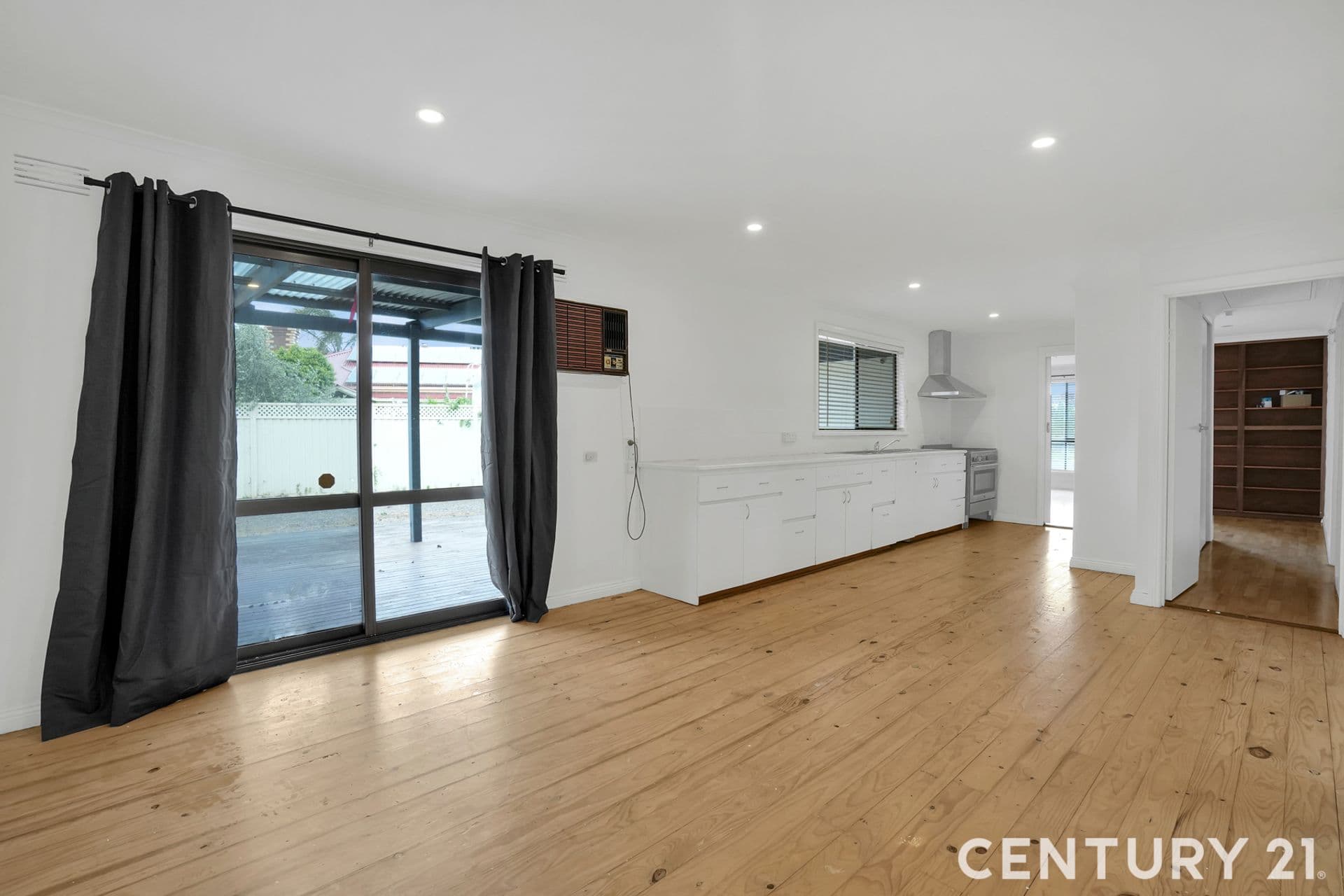 Suite 4 241-244 Caroline Springs Blvd, Caroline Springs, VIC, 3023, Rockbank - Thumbnail 8