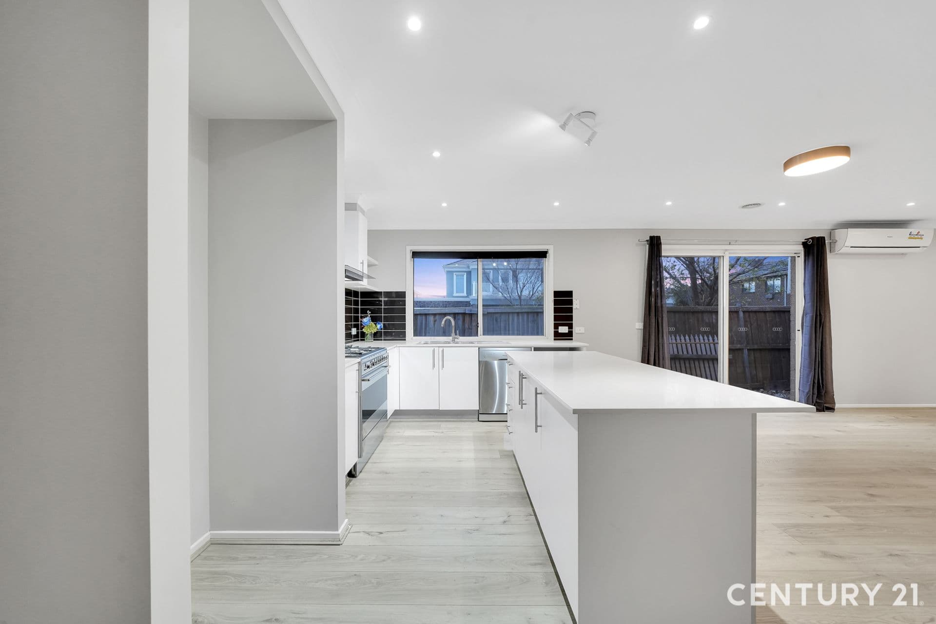 Suite 4 241-244 Caroline Springs Blvd, Caroline Springs, VIC, 3023, Taylors Hill - Thumbnail 7