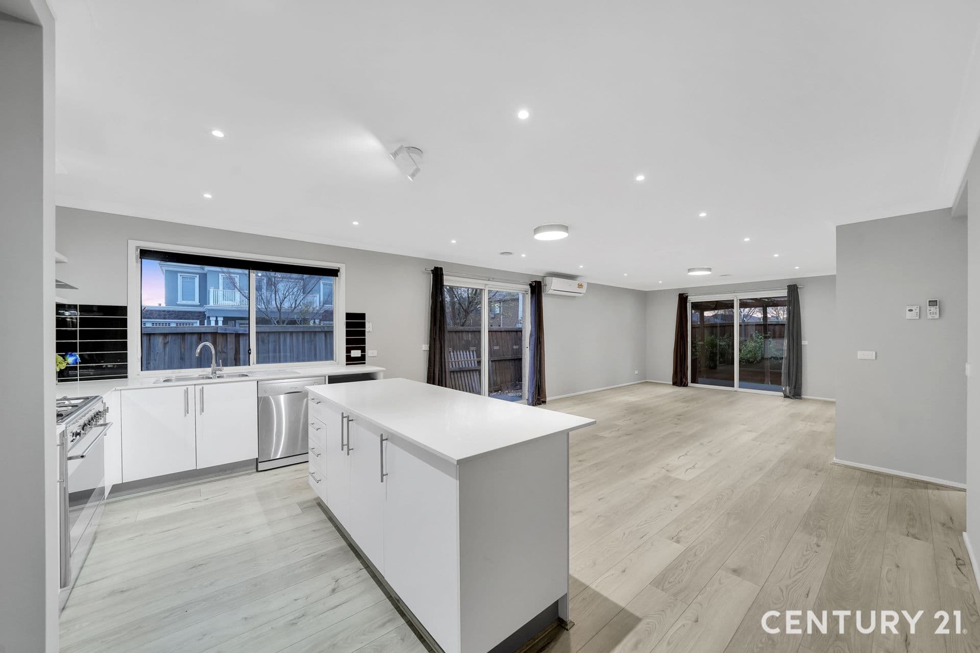 Suite 4 241-244 Caroline Springs Blvd, Caroline Springs, VIC, 3023, Taylors Hill - Thumbnail 8