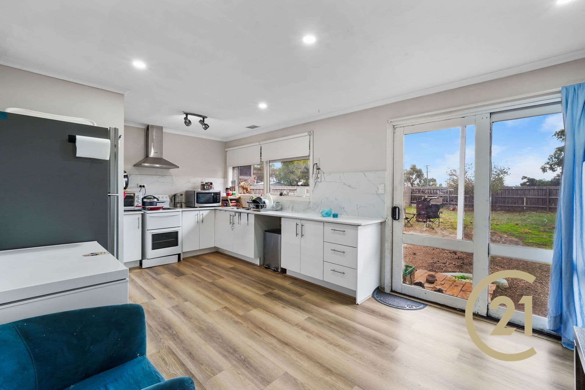Suite 4 241-244 Caroline Springs Blvd, Caroline Springs, VIC, 3023, Rockbank - Thumbnail 5