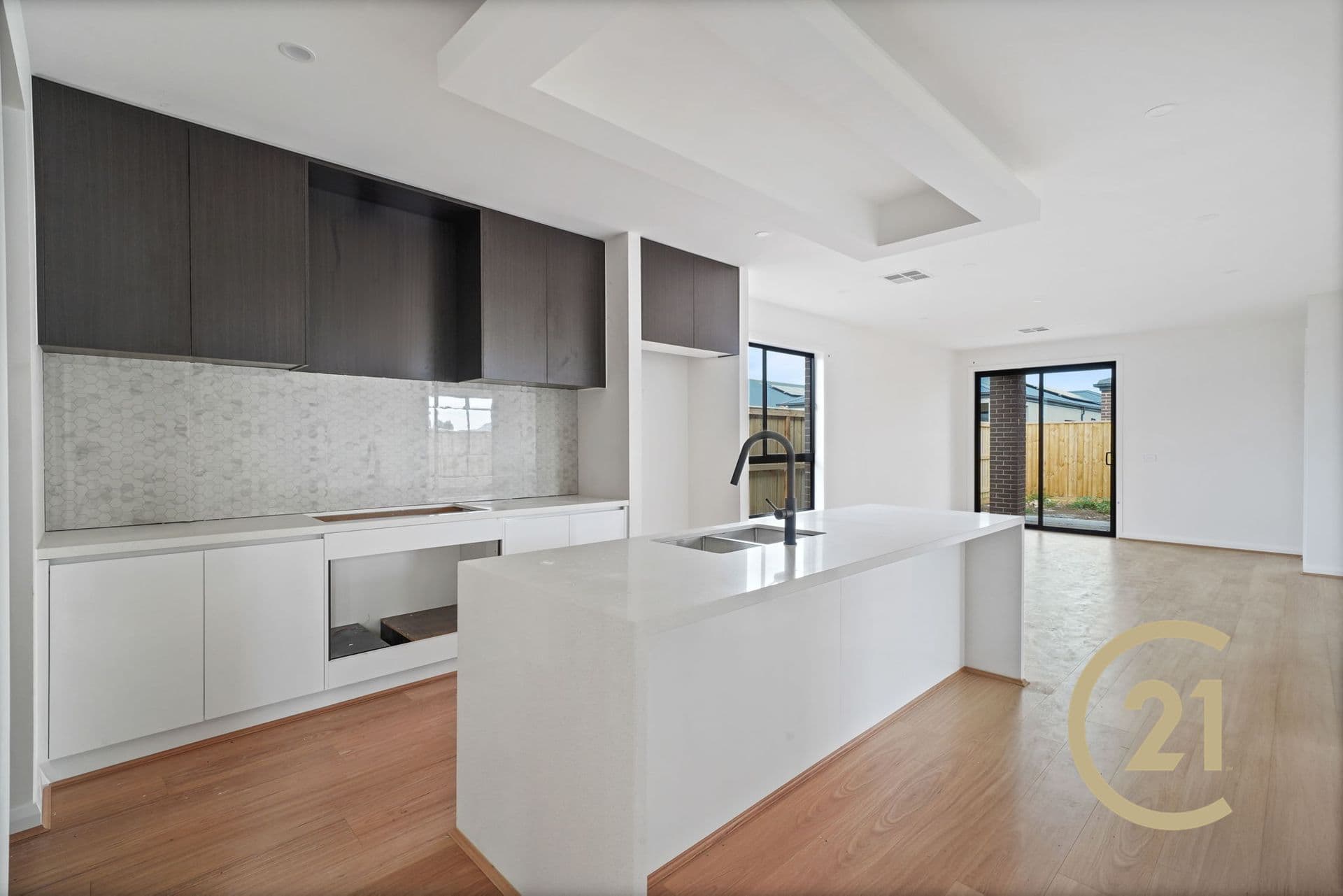 Suite 4 241-244 Caroline Springs Blvd, Caroline Springs, VIC, 3023, Tarneit - Thumbnail 3