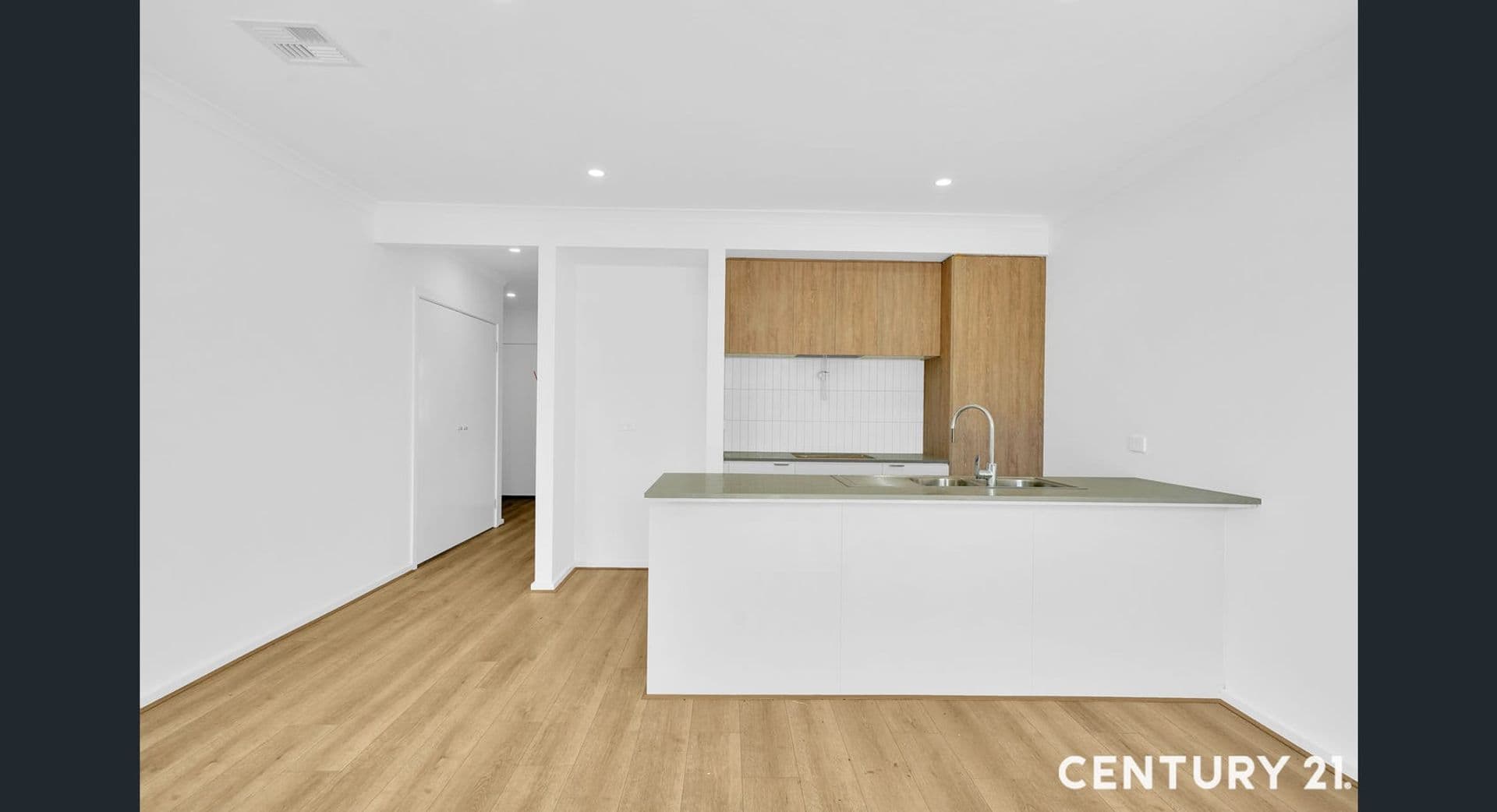 Suite 4 241-244 Caroline Springs Blvd, Caroline Springs, VIC, 3023, Truganina - Thumbnail 3