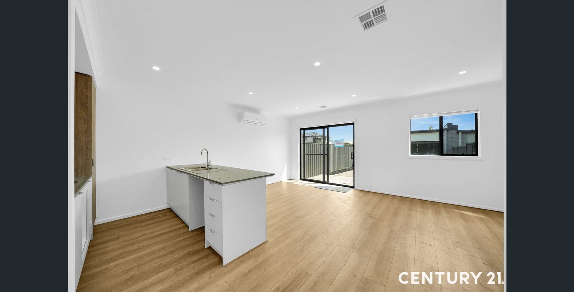 Suite 4 241-244 Caroline Springs Blvd, Caroline Springs, VIC, 3023, Truganina - Thumbnail 2