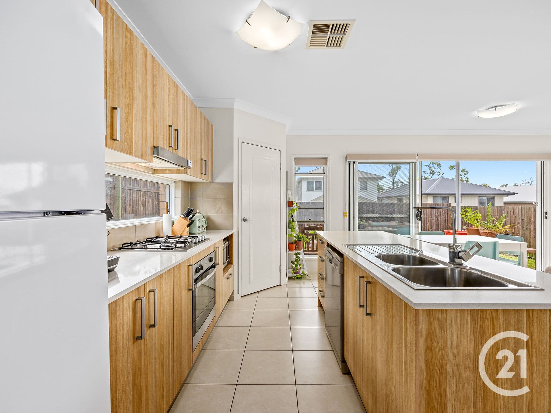 15 Madeira Street, Springfield Lakes, QLD, 4300, Springfield Lakes - Thumbnail 2