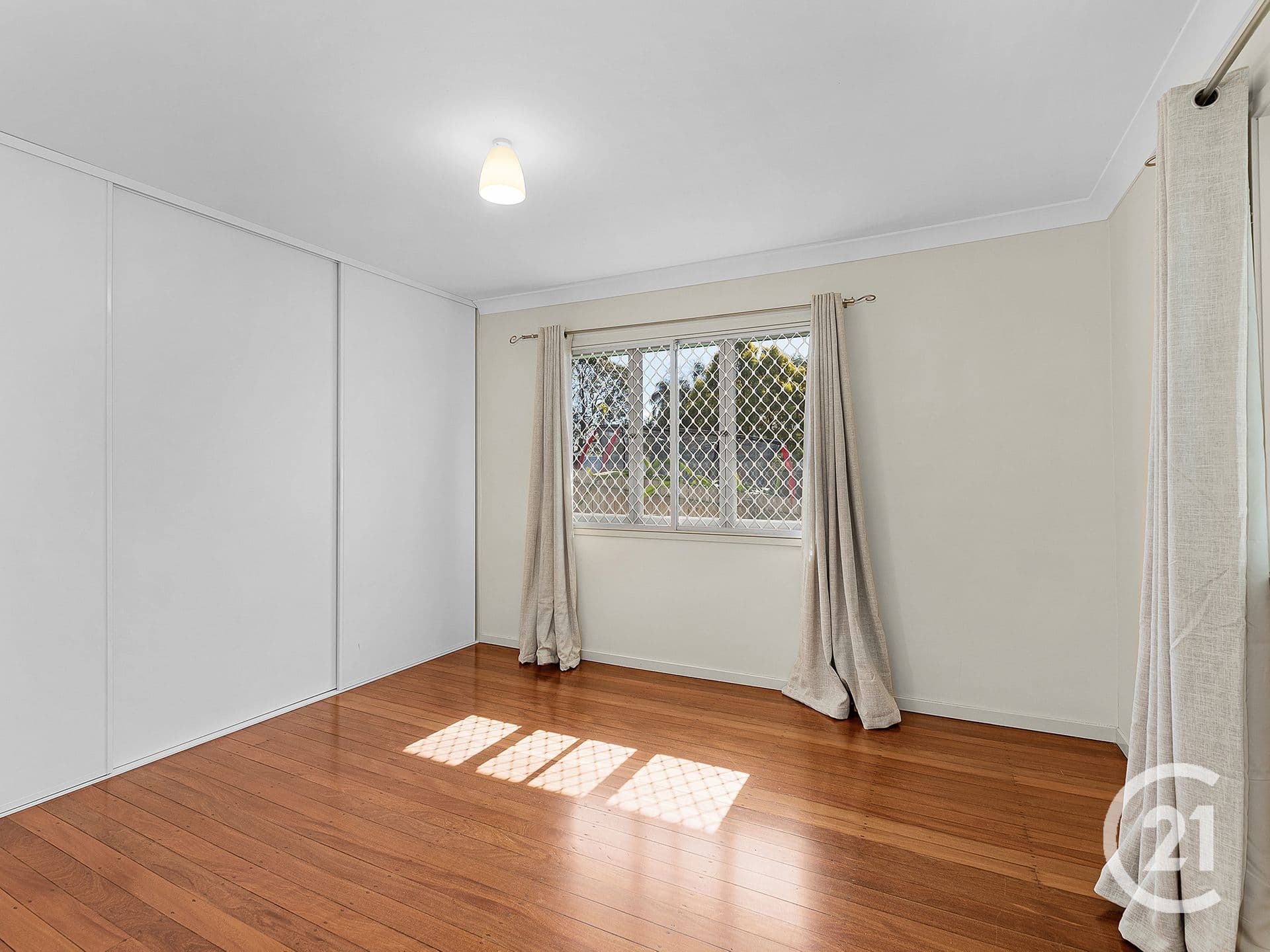 8 Logan Street, North Booval, QLD, 4304, North Booval - Thumbnail 8