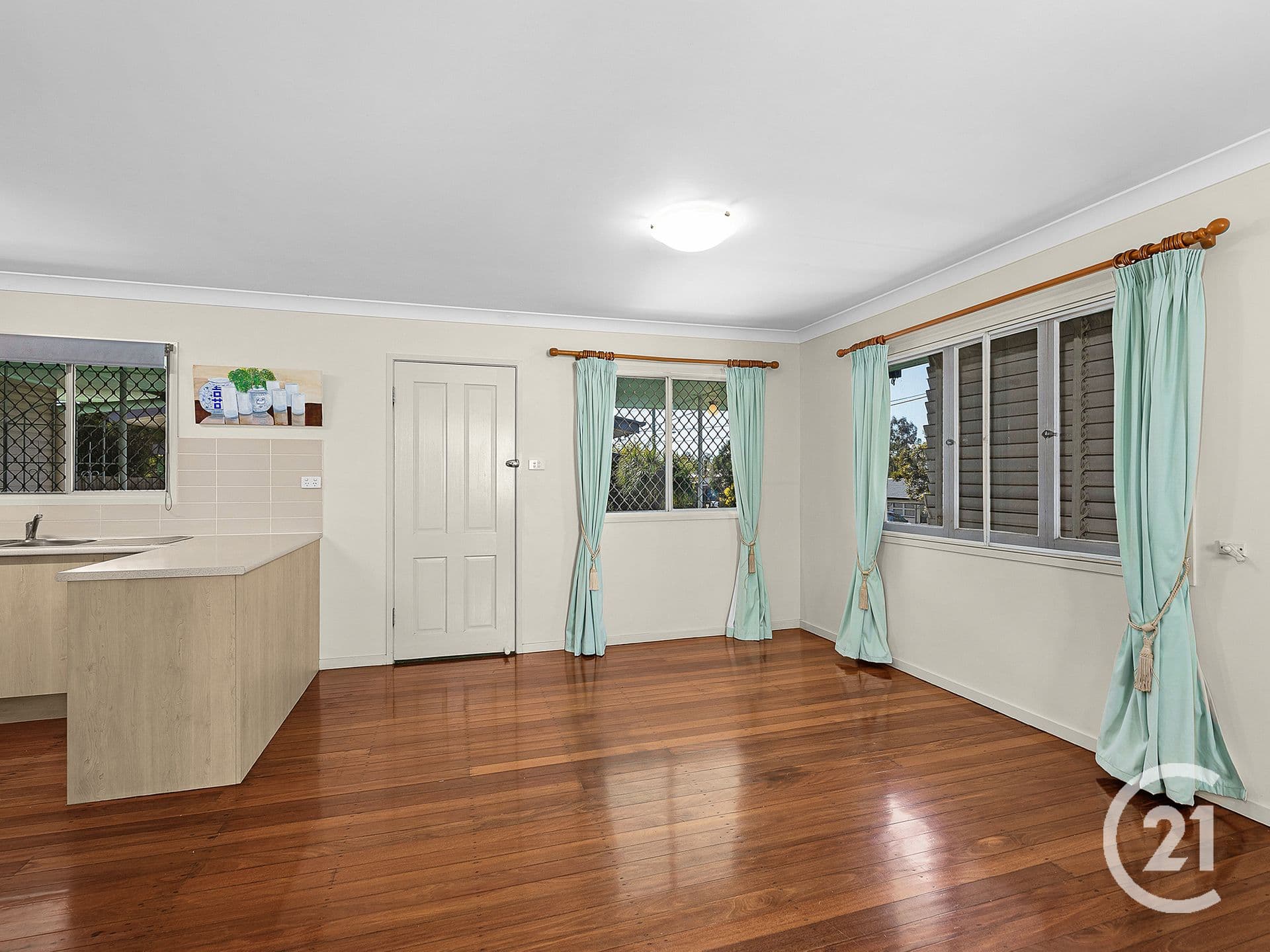 8 Logan Street, North Booval, QLD, 4304, North Booval - Thumbnail 3