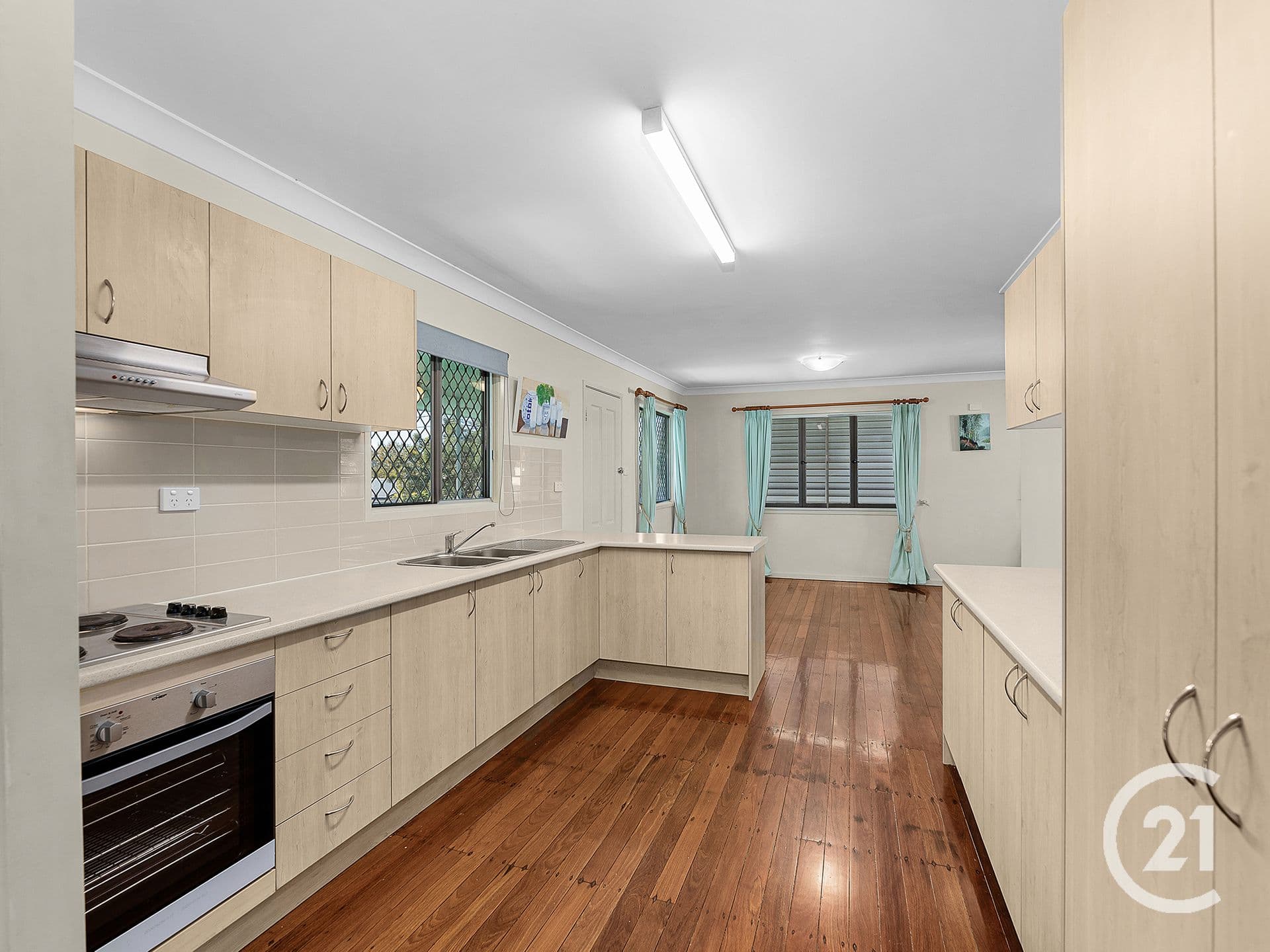 8 Logan Street, North Booval, QLD, 4304, North Booval - Thumbnail 2