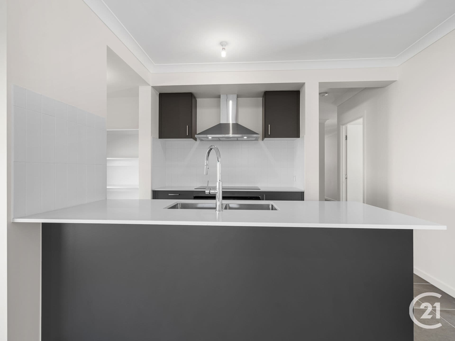 95 Wallace Street, Walloon, QLD, 4306, Walloon - Thumbnail 2