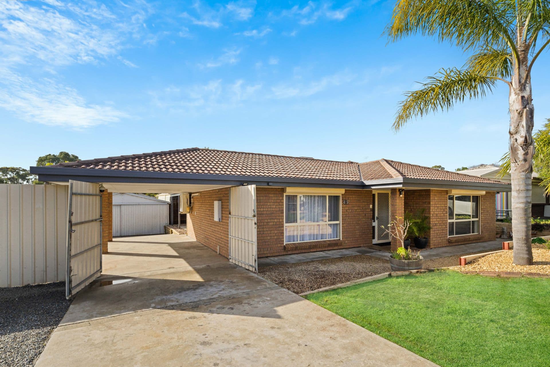 42 Emmerson Drive, Morphett Vale, SA, 5162, Morphett Vale - Thumbnail 2