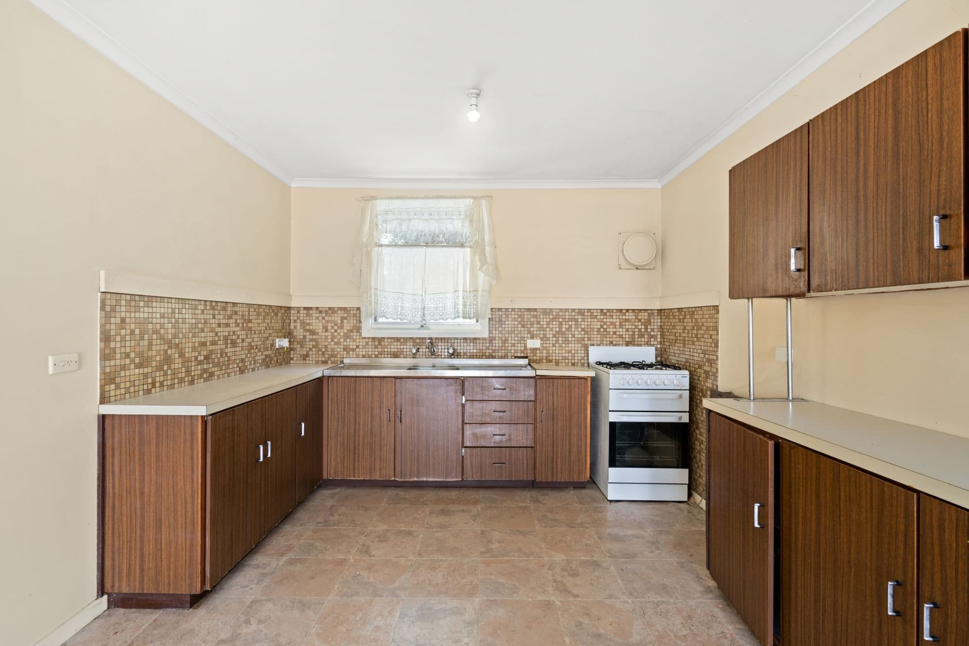 10 Diana Crescent, Morphett Vale, SA, 5162, Morphett Vale - Thumbnail 4