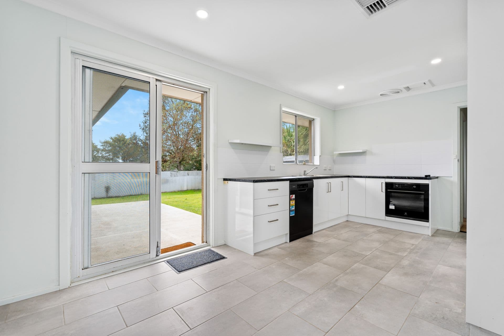 7 Ellis Avenue, Morphett Vale, SA, 5162, Morphett Vale - Thumbnail 8
