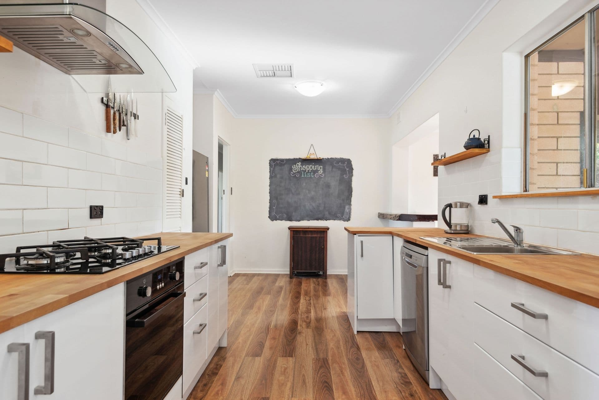 13 Laffers Crescent, Reynella, SA, 5161, Reynella - Thumbnail 2