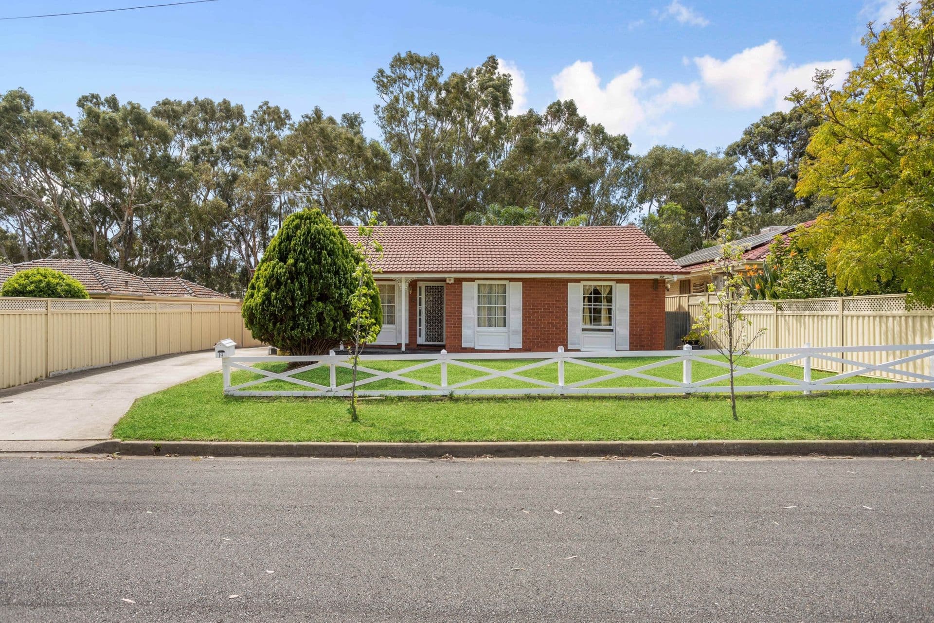 19 Lynn Place, Hackham, SA, 5163, Hackham - Image 1