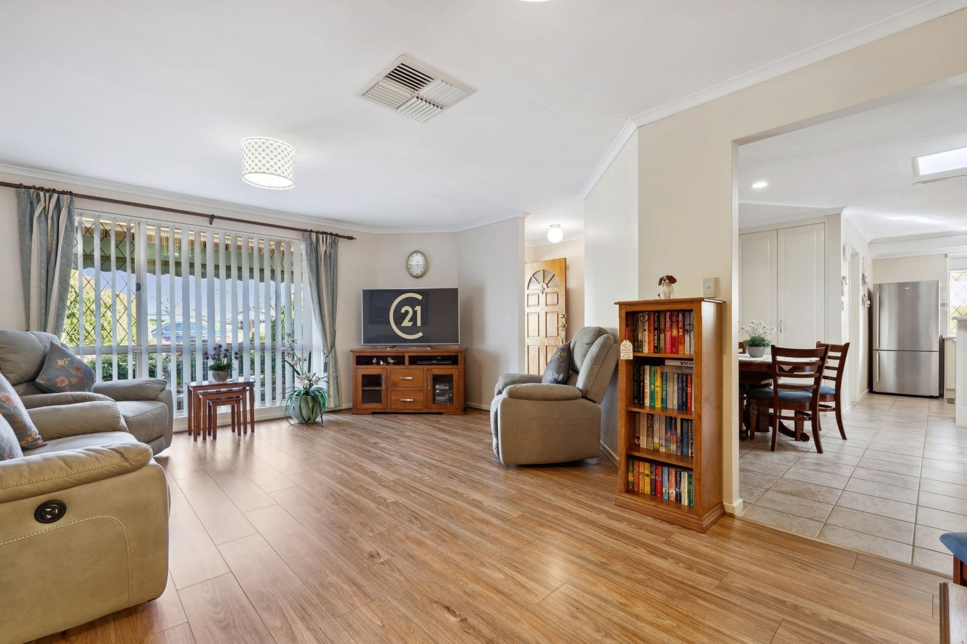 4 Coonawarra Close, Woodcroft, SA, 5162, Woodcroft - Thumbnail 2