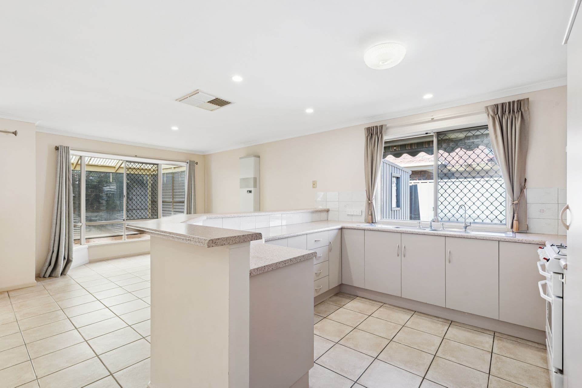 3 Bridgeport Close, Seaford, SA, 5169, Seaford - Thumbnail 5