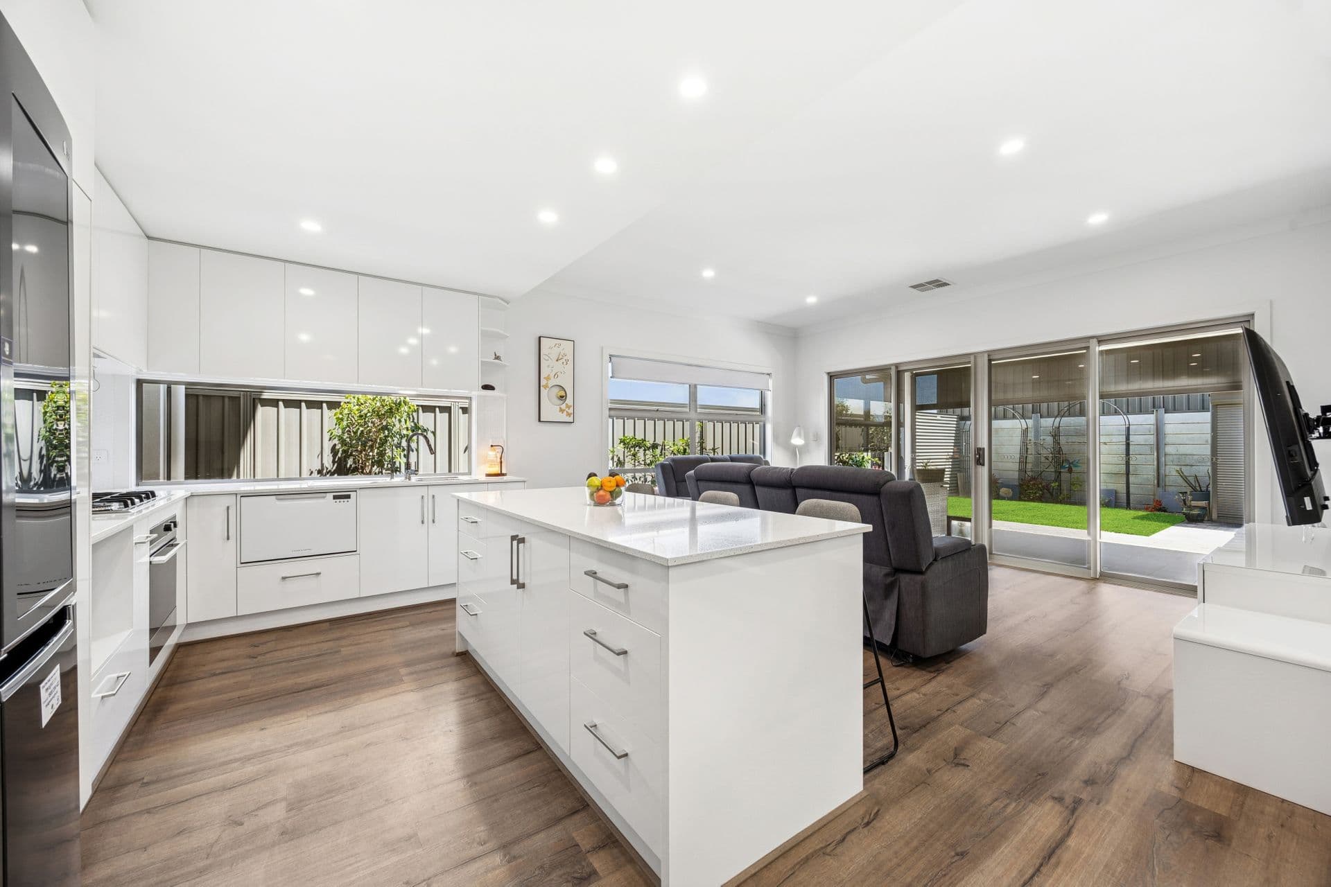 98 Lovelock Drive, Noarlunga Downs, SA, 5168, Noarlunga Downs - Thumbnail 2