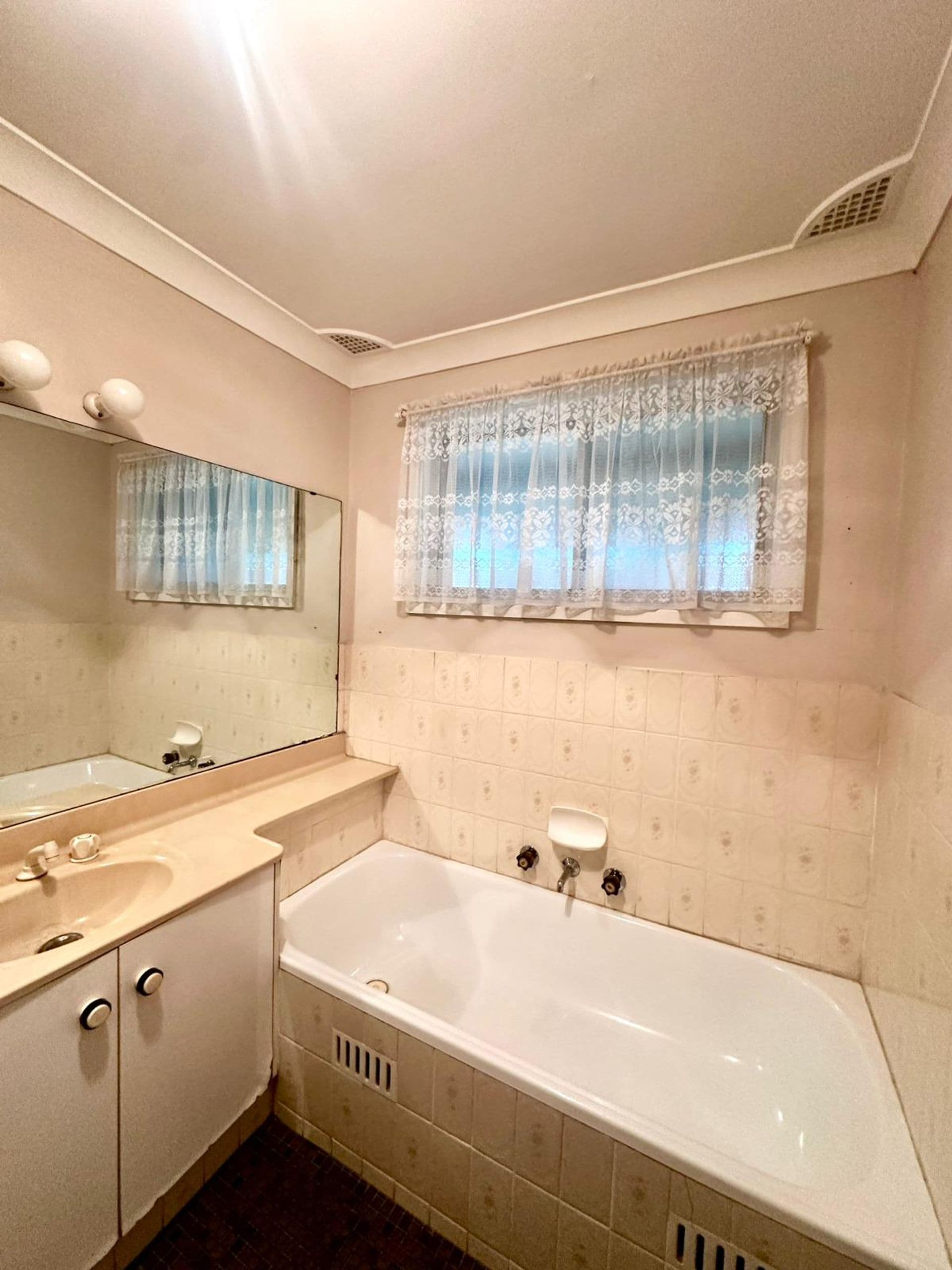 63 Endeavour Street, Seven Hills, NSW, 2147, Seven Hills - Thumbnail 4