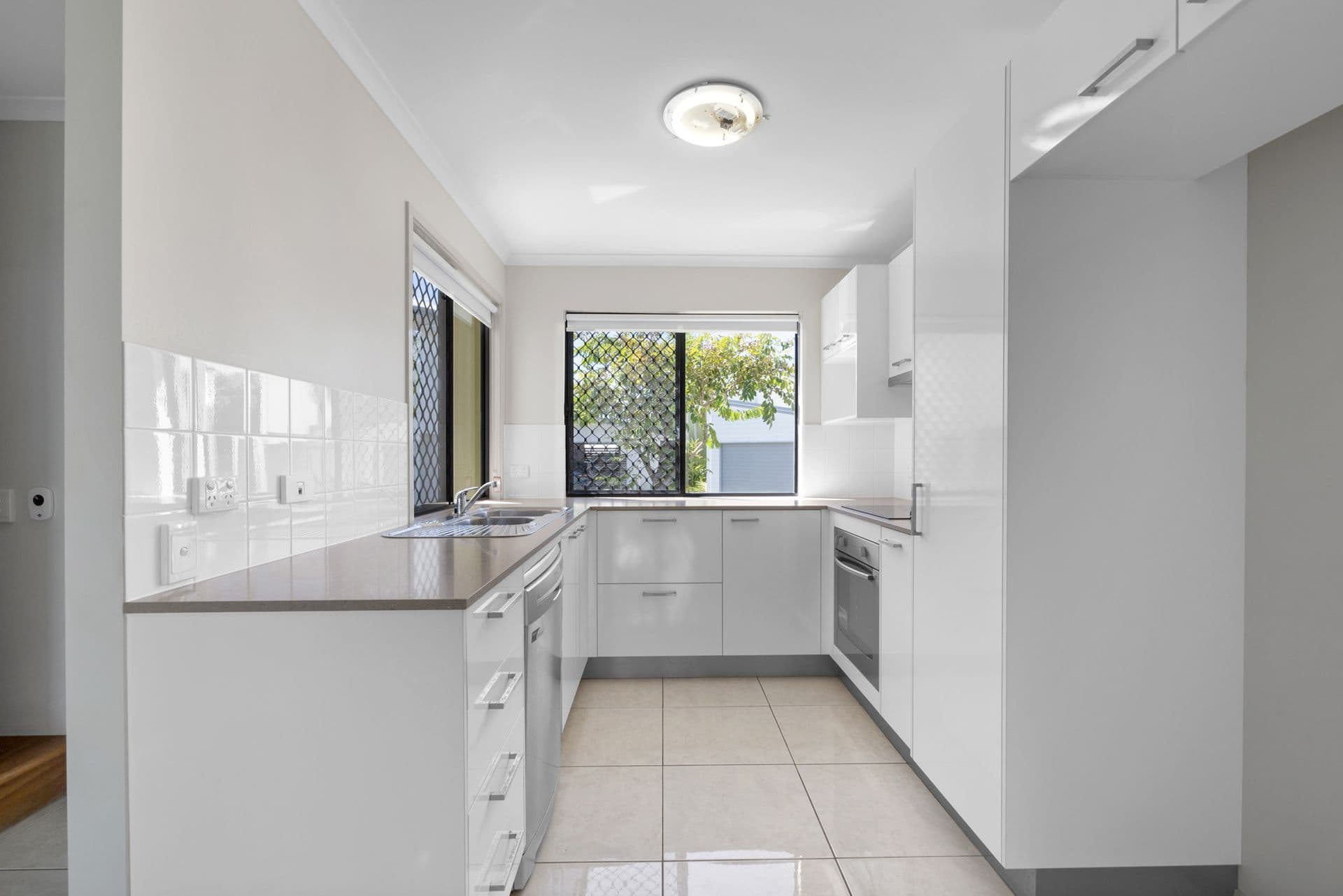 8/34-36 Beaconsfield Road, Beaconsfield, QLD, 4740, Beaconsfield - Thumbnail 2