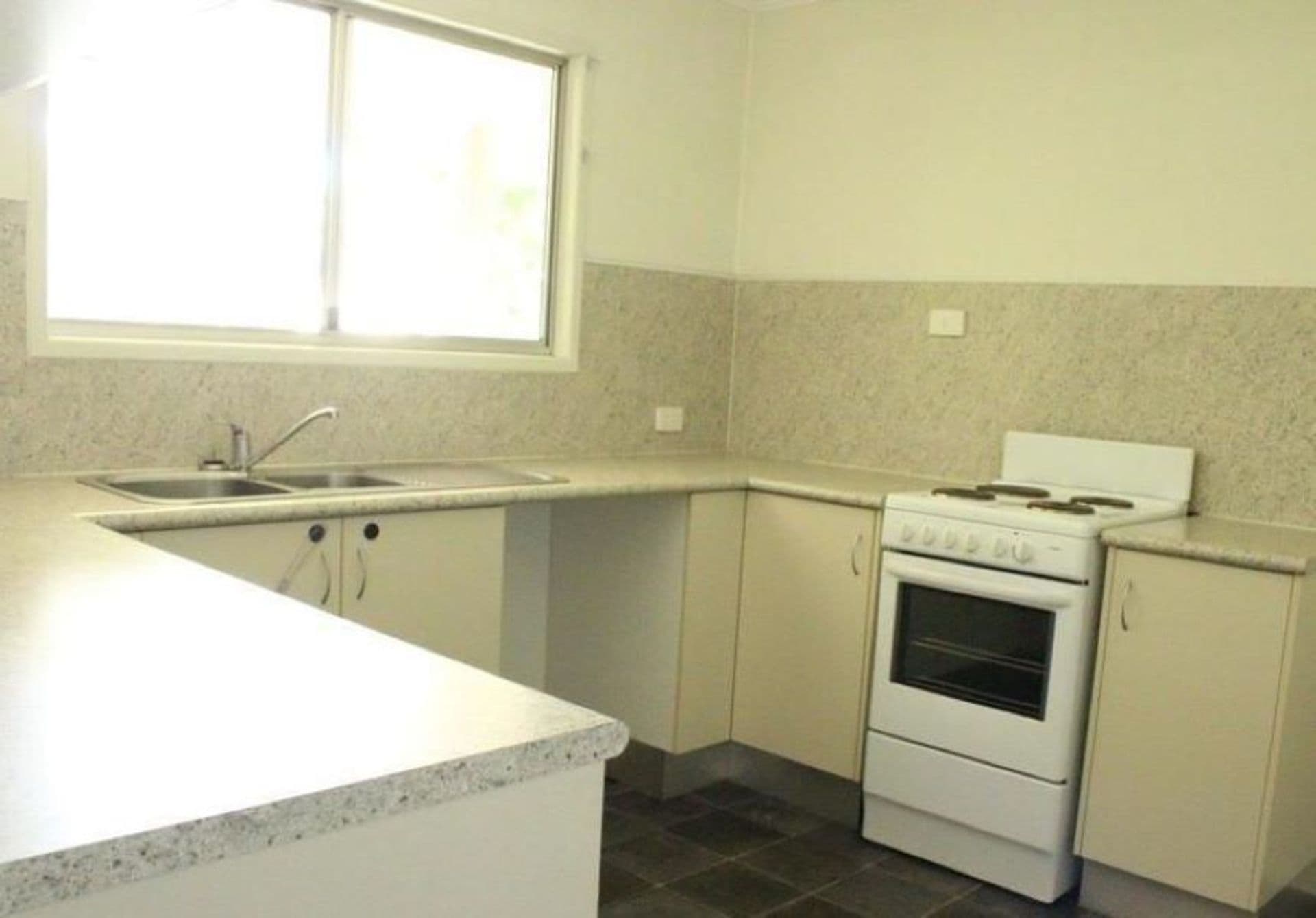 4 Barraclough Crescent, Moranbah, QLD, 4744, Moranbah - Thumbnail 8