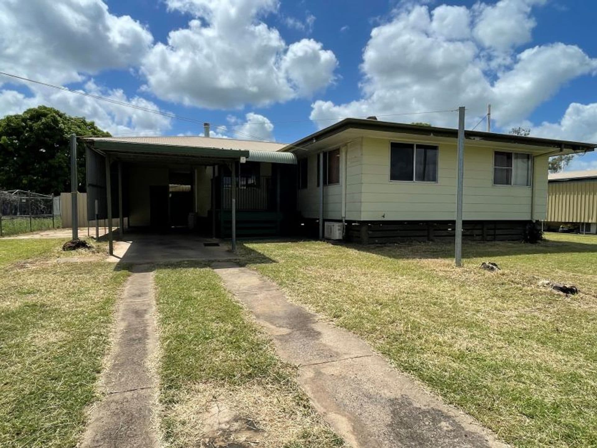 4 Barraclough Crescent, Moranbah, QLD, 4744, Moranbah - Thumbnail 2