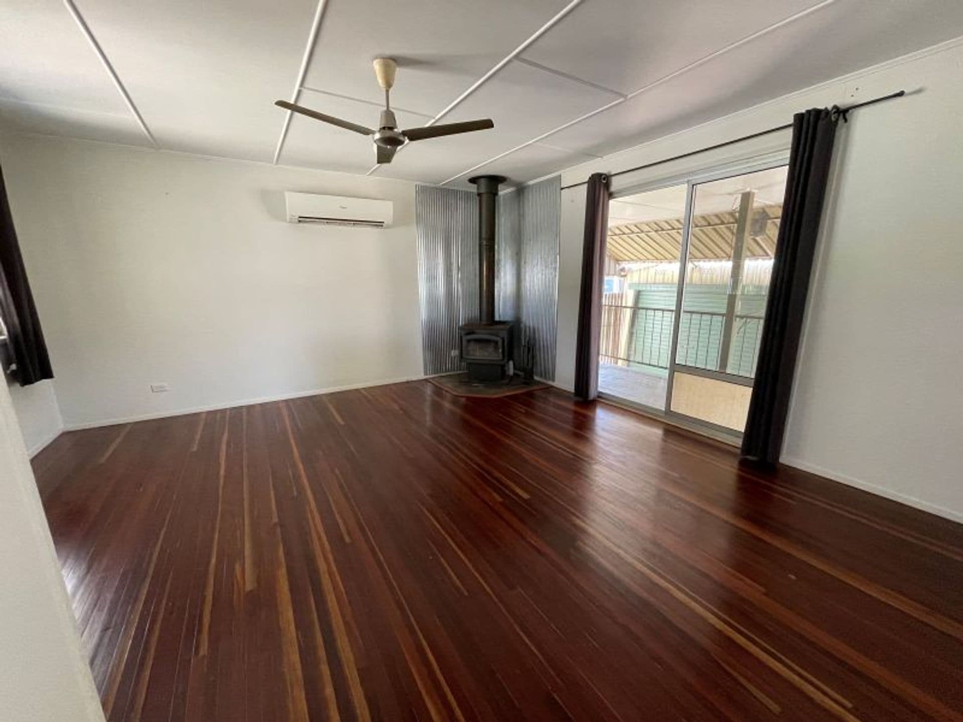 4 Barraclough Crescent, Moranbah, QLD, 4744, Moranbah - Thumbnail 4