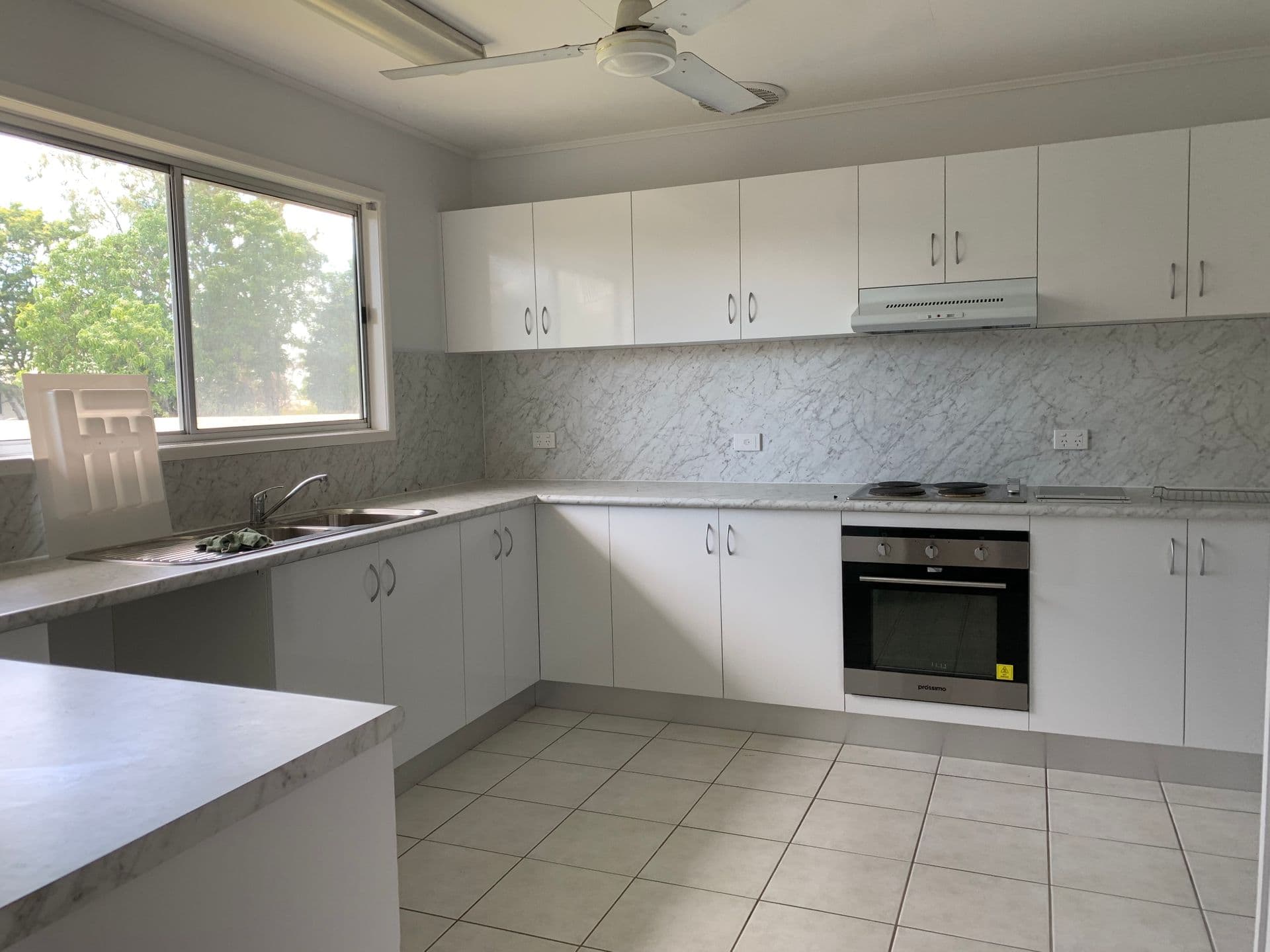 10 Barraclough Crescent, Moranbah, QLD, 4744, Moranbah - Thumbnail 8
