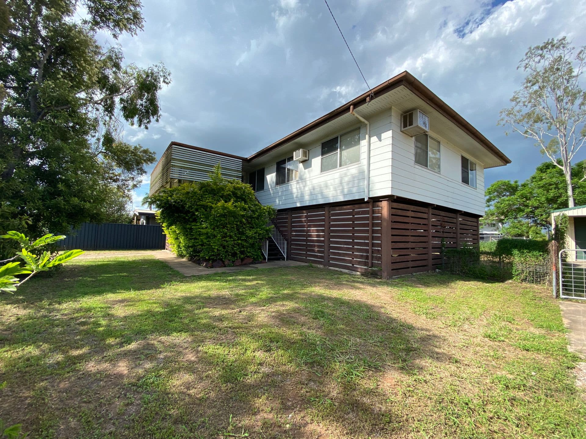 10 Barraclough Crescent, Moranbah, QLD, 4744, Moranbah - Thumbnail 2