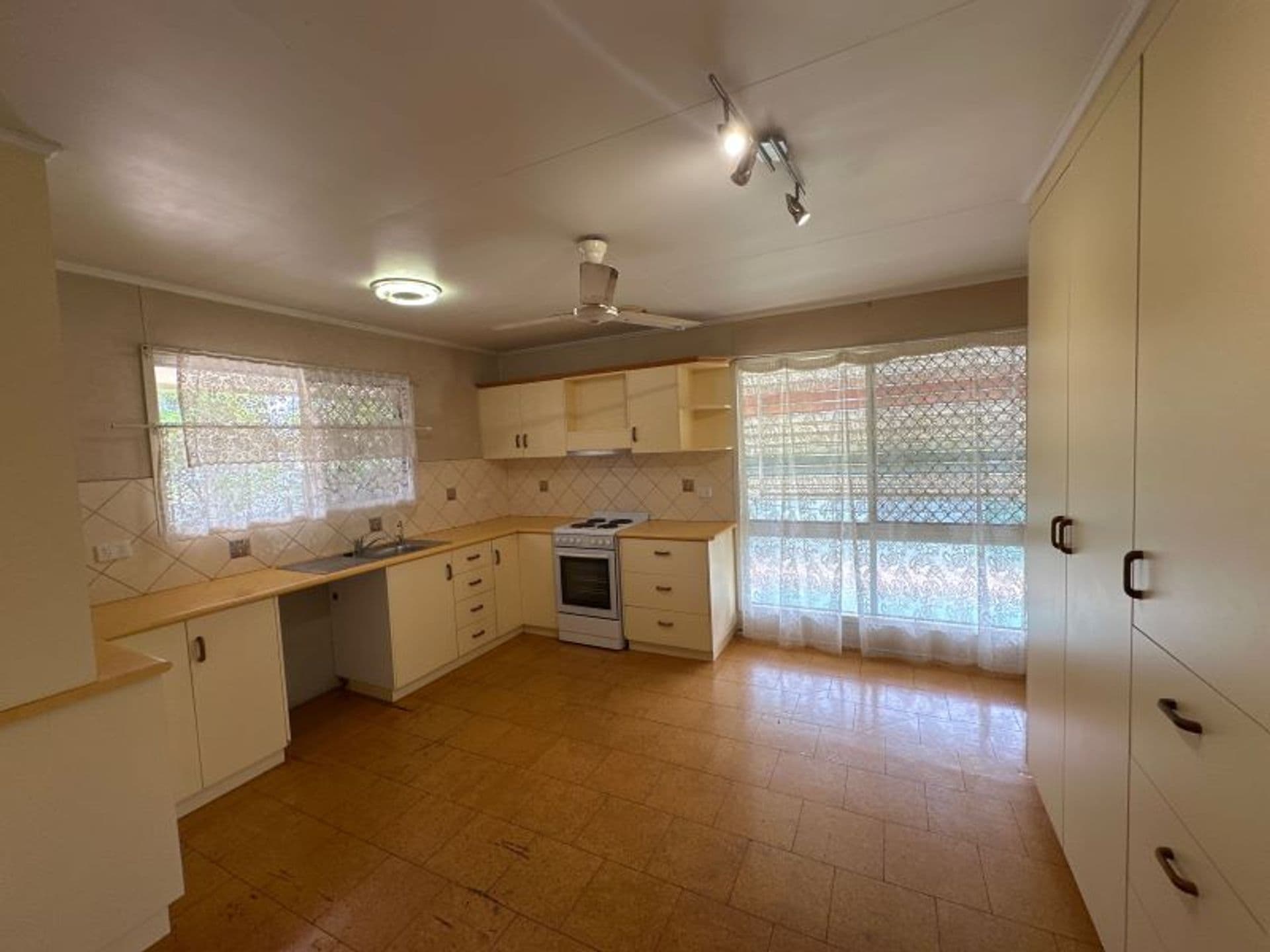 1 Burke Drive, Moranbah, QLD, 4744, Moranbah - Thumbnail 6