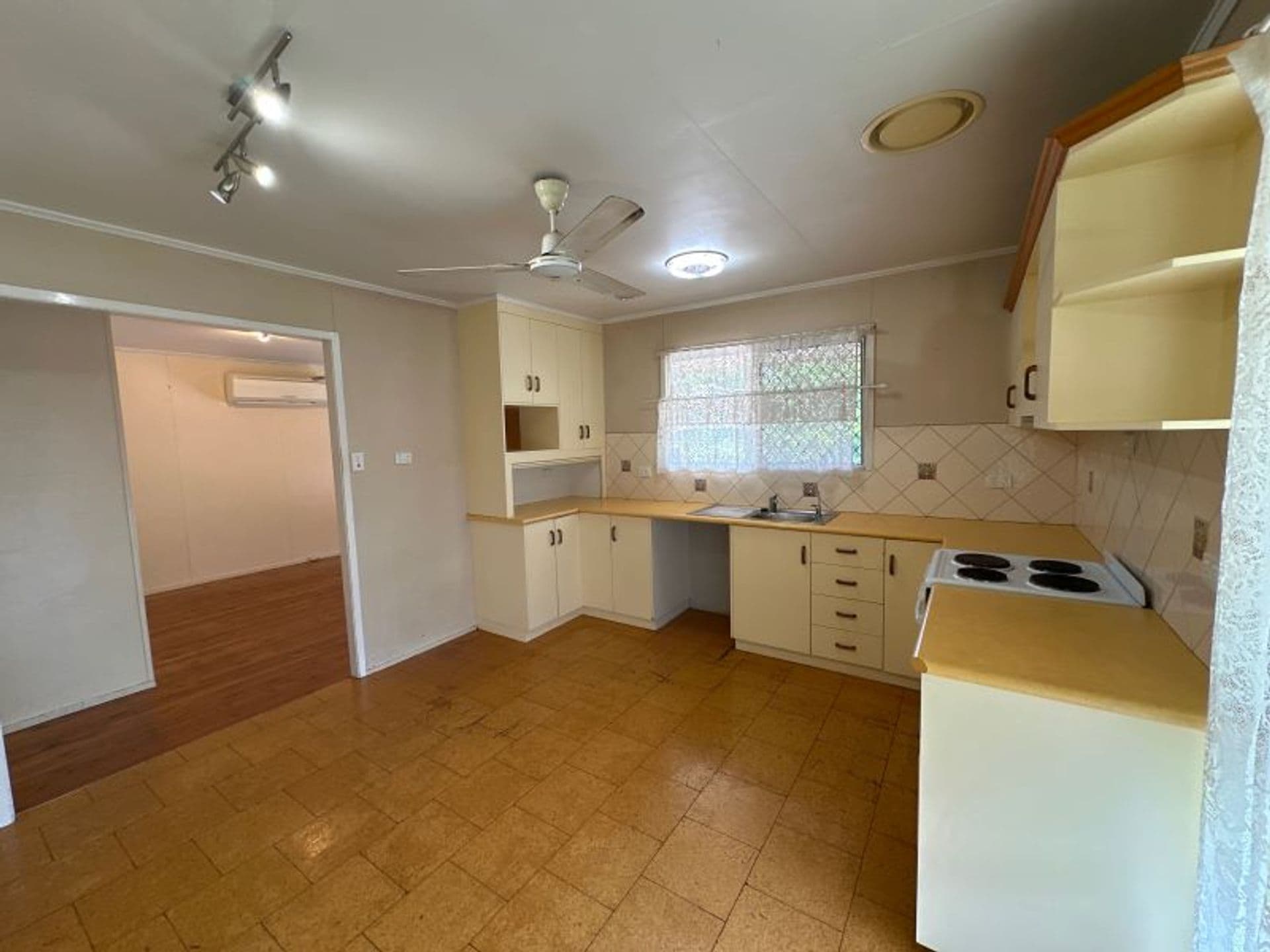1 Burke Drive, Moranbah, QLD, 4744, Moranbah - Thumbnail 8
