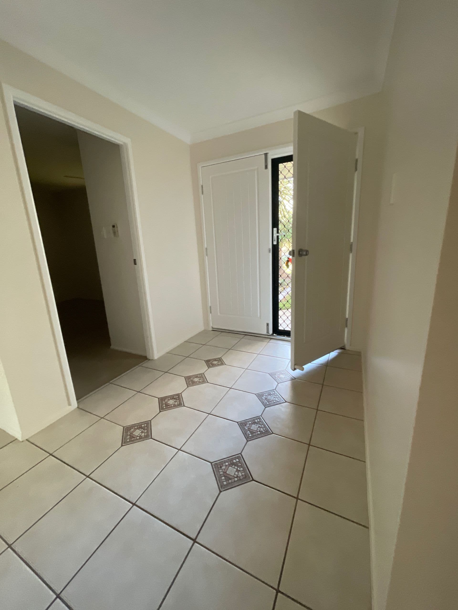 3 Savannah Drive, Moranbah, QLD, 4744, Moranbah - Thumbnail 3