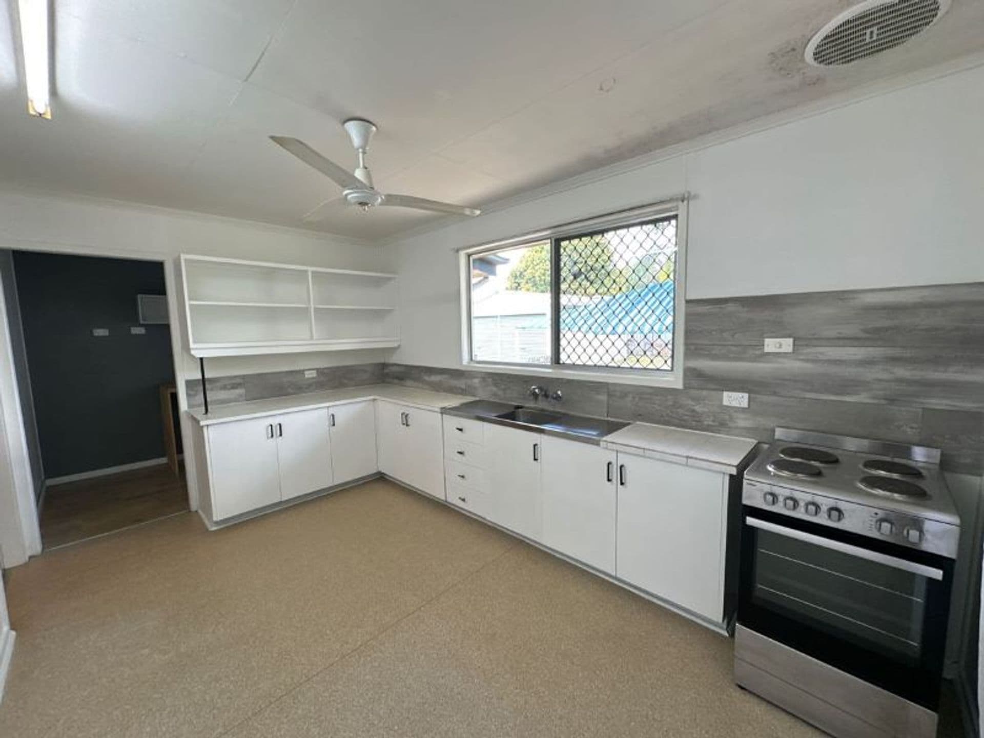 14 Casey Court, Moranbah, QLD, 4744, Moranbah - Thumbnail 6
