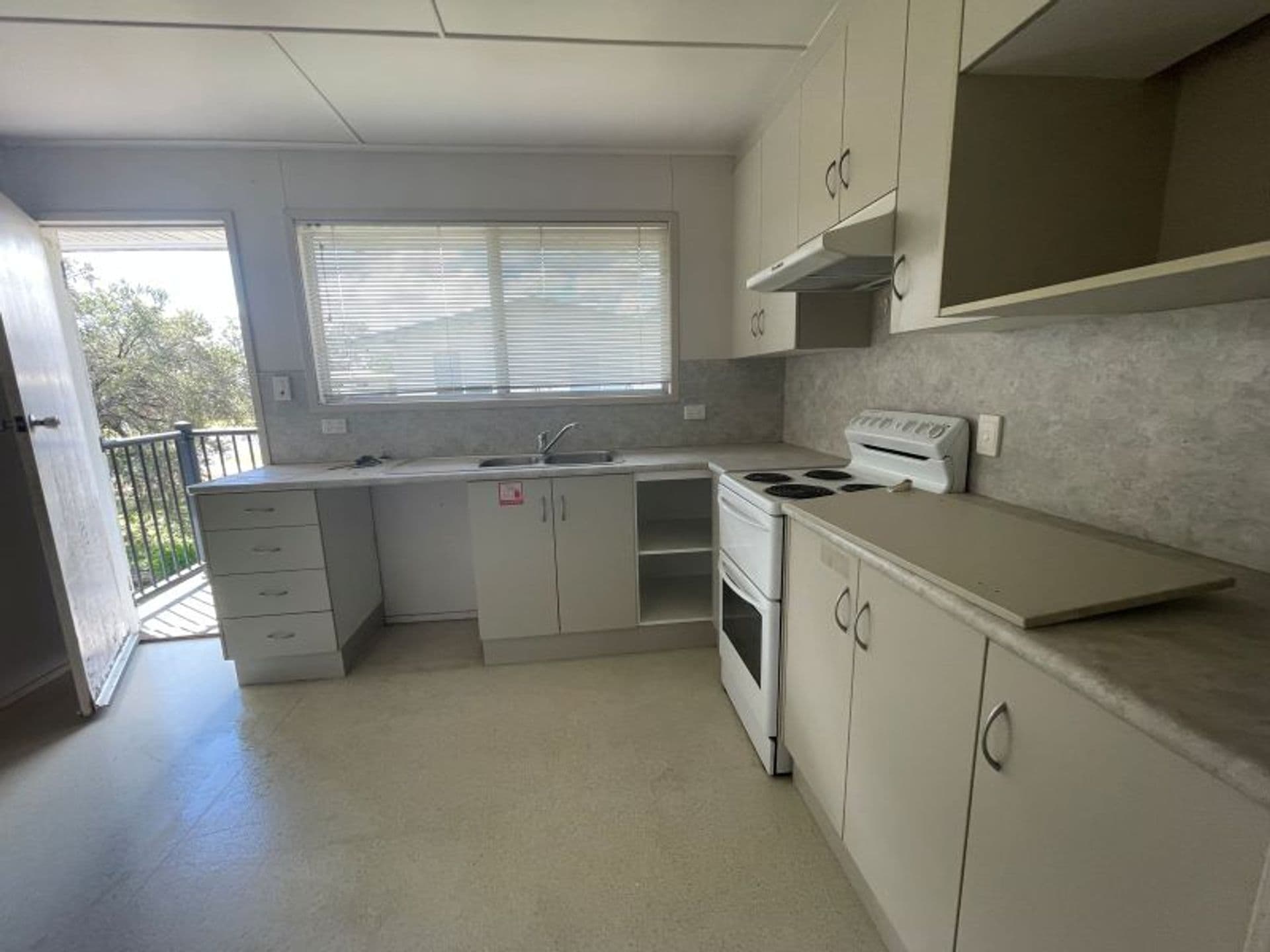 2 Bellarine Court, Dysart, QLD, 4745, Dysart - Thumbnail 5