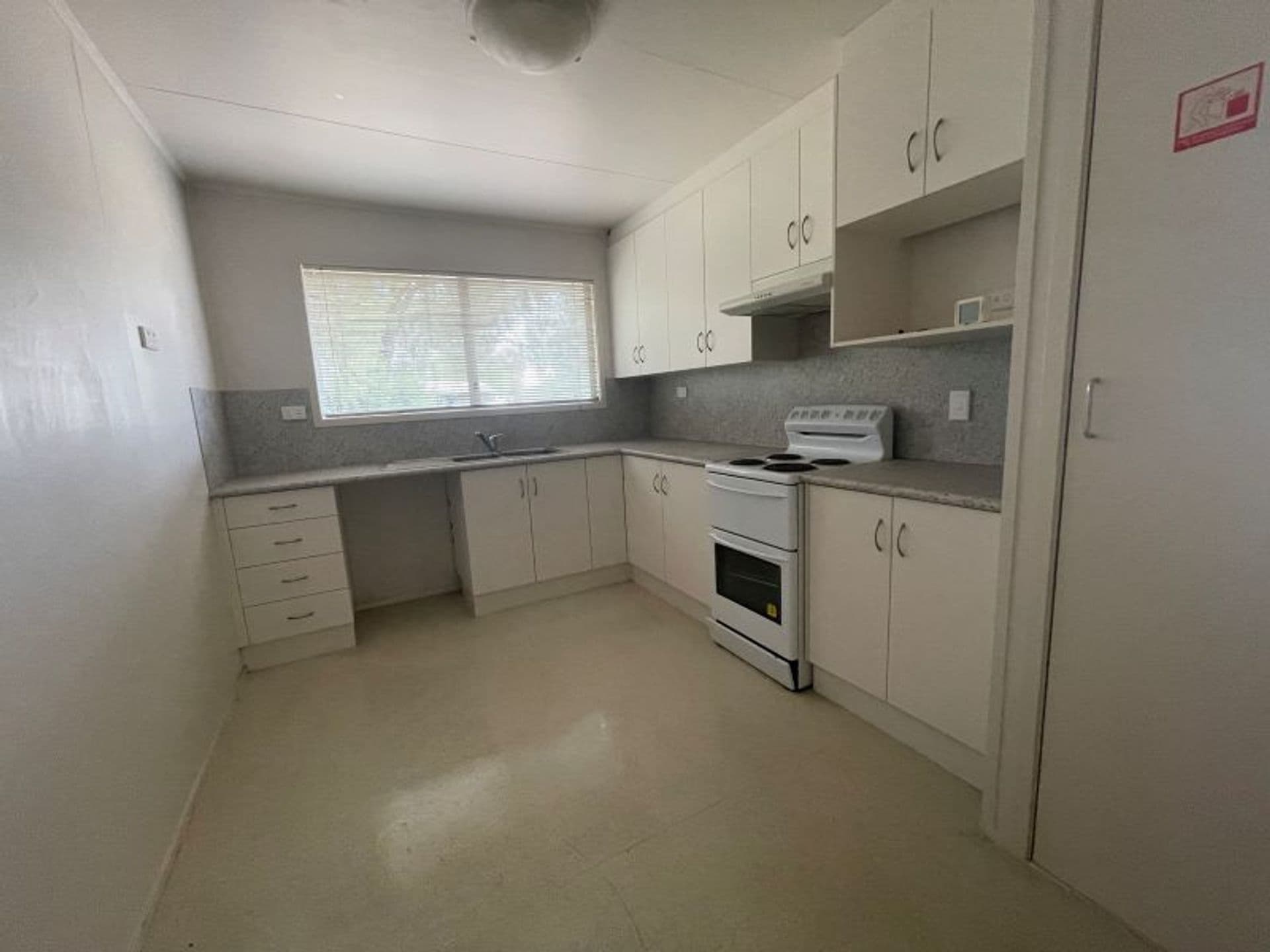 8 Scott Street, Dysart, QLD, 4745, Dysart - Thumbnail 5