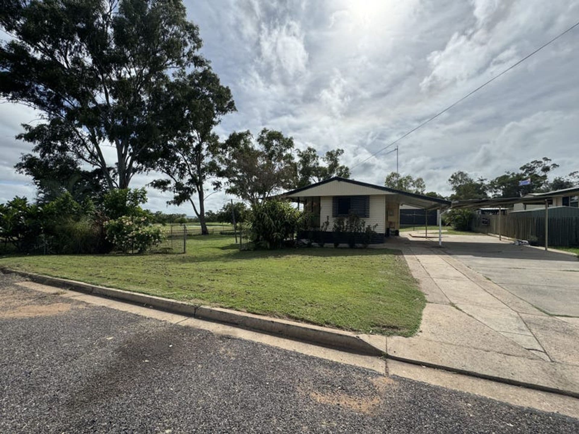 8 Konrads St, Moranbah, QLD, 4744, Moranbah - Thumbnail 2