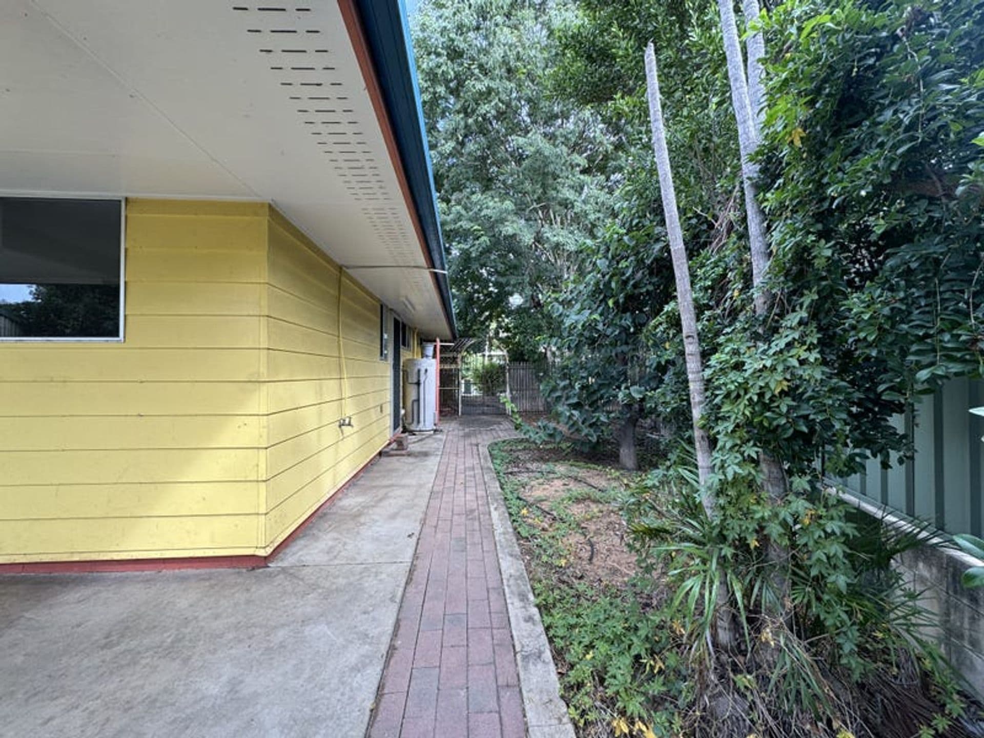 64 Yeates St, Moranbah, QLD, 4744, Moranbah - Thumbnail 4