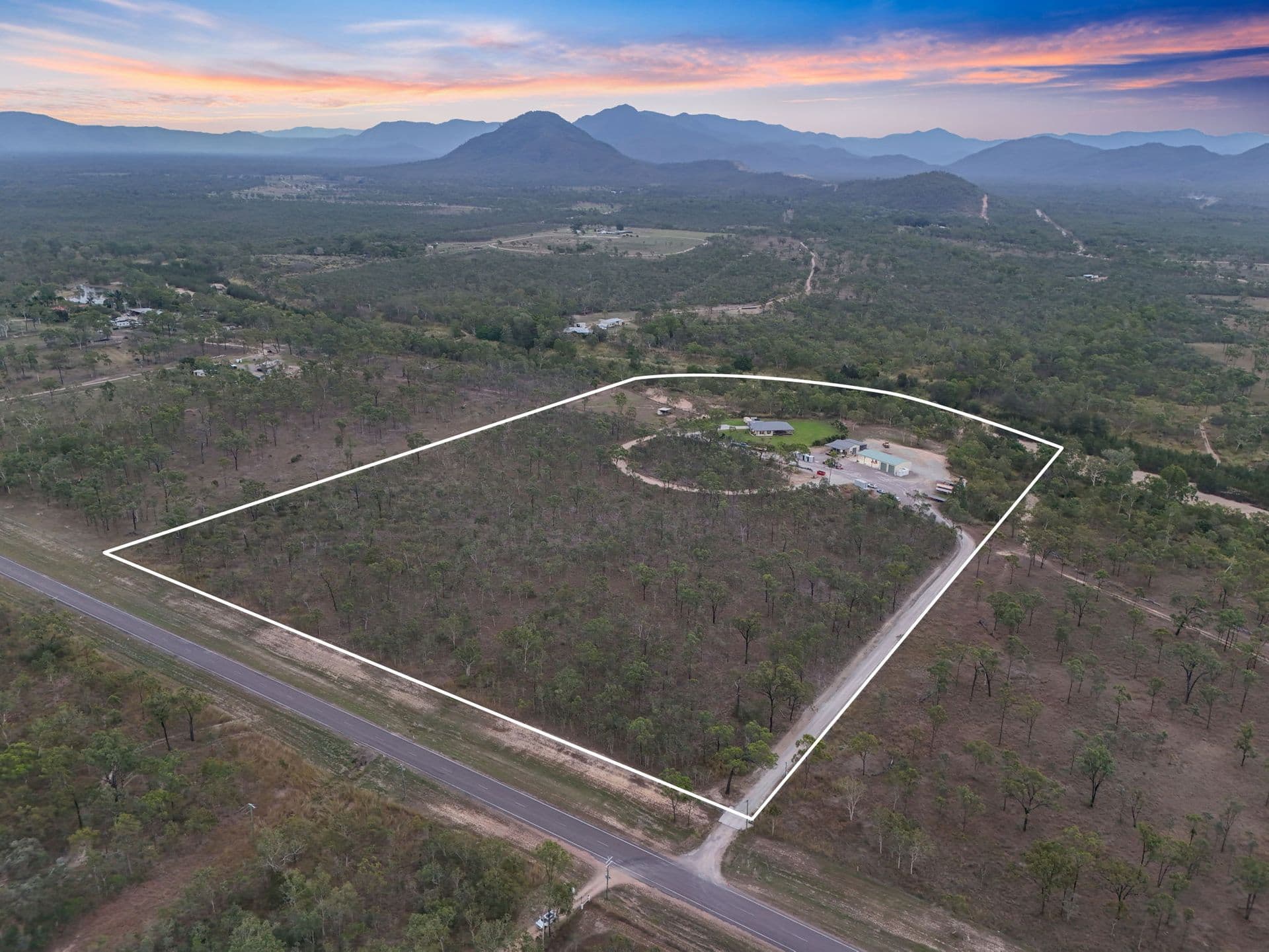 1/504 BLACK RIVER ROAD, Black River, QLD, 4818, Black River - Thumbnail 2