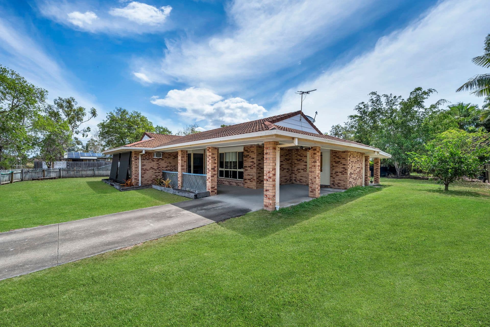 21 CATHERINE CRESCENT, Kelso, QLD, 4815, Kelso - Thumbnail 2