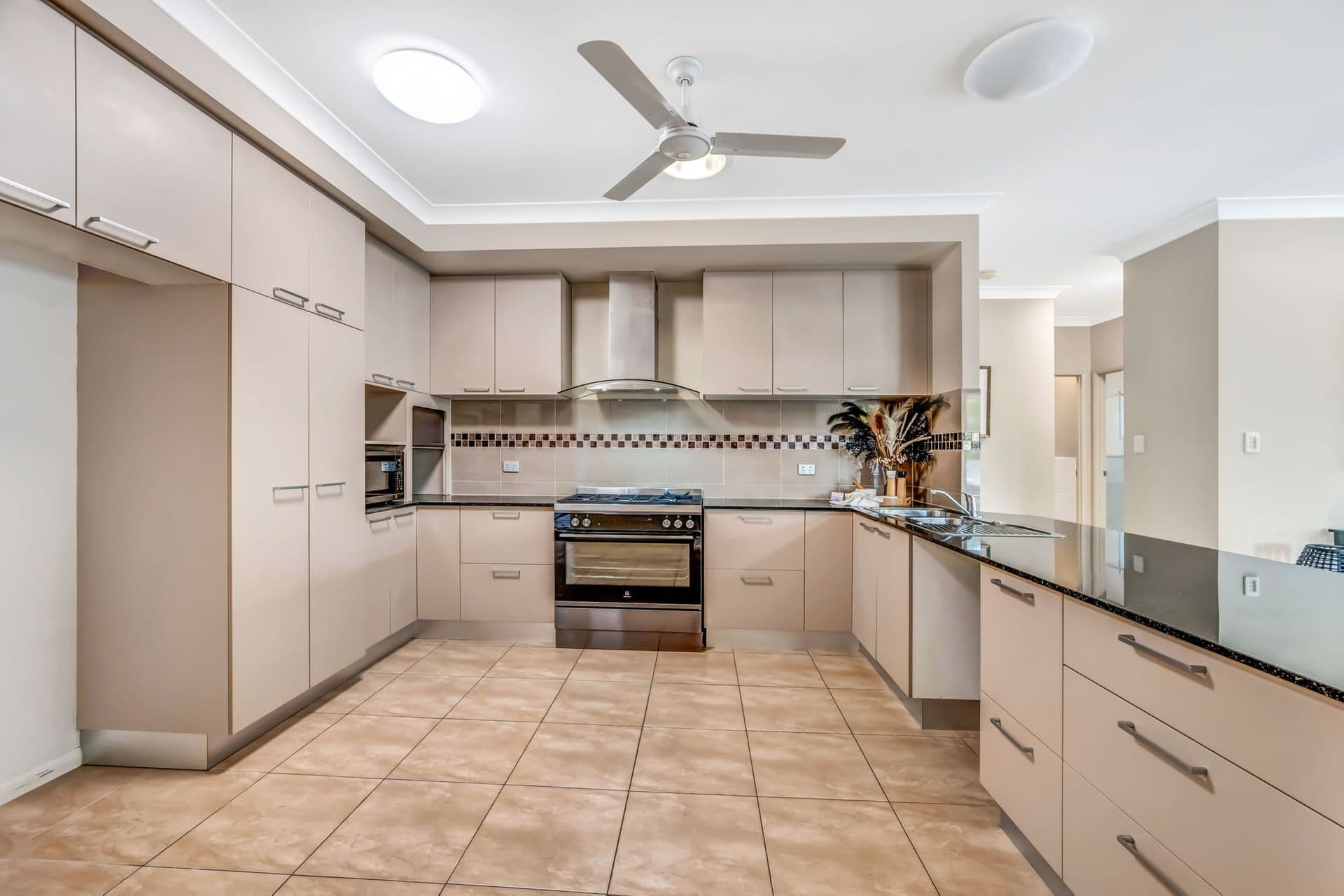 19-21 Biscayne Street, Burdell, QLD, 4818, Burdell - Thumbnail 8