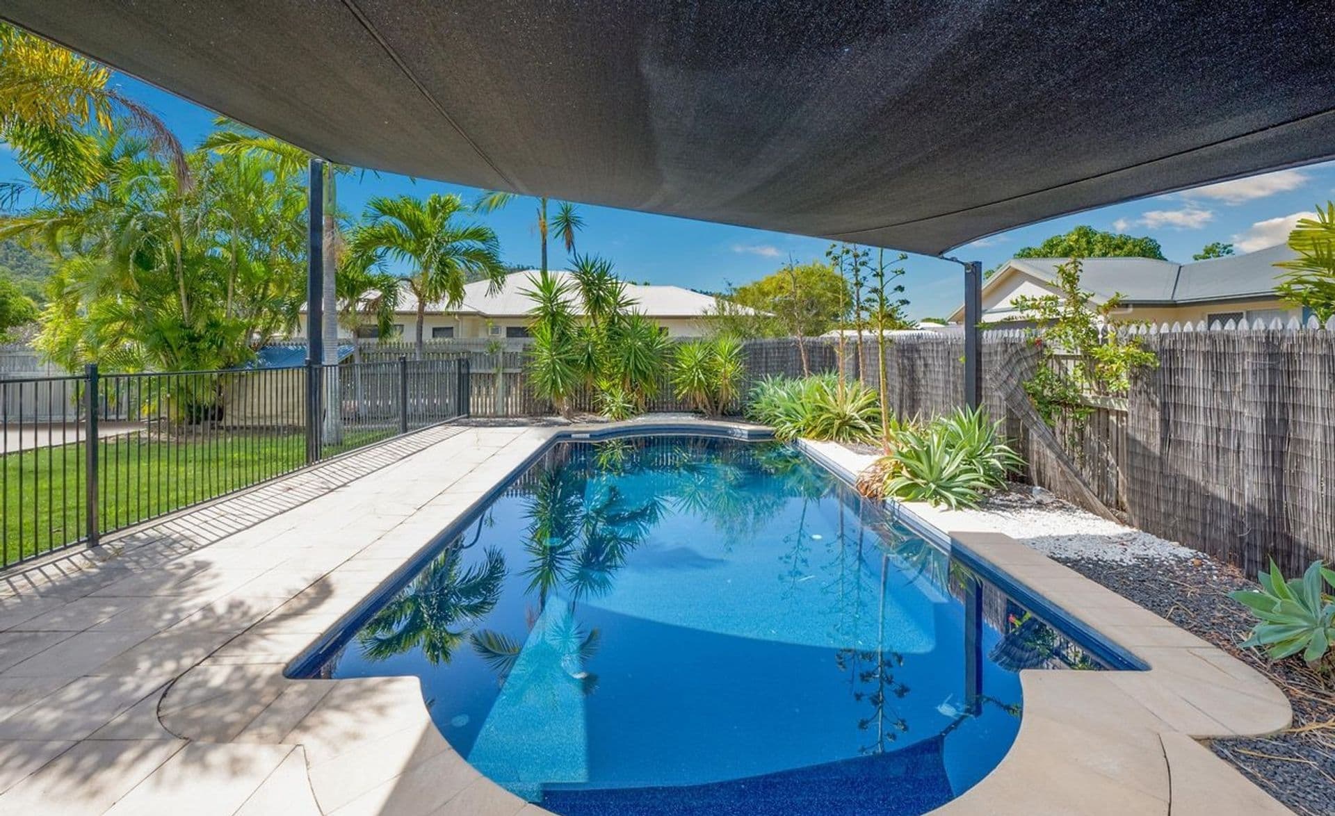 7 Greenview Drive, Mount Louisa, QLD, 4814, Mount Louisa - Thumbnail 2
