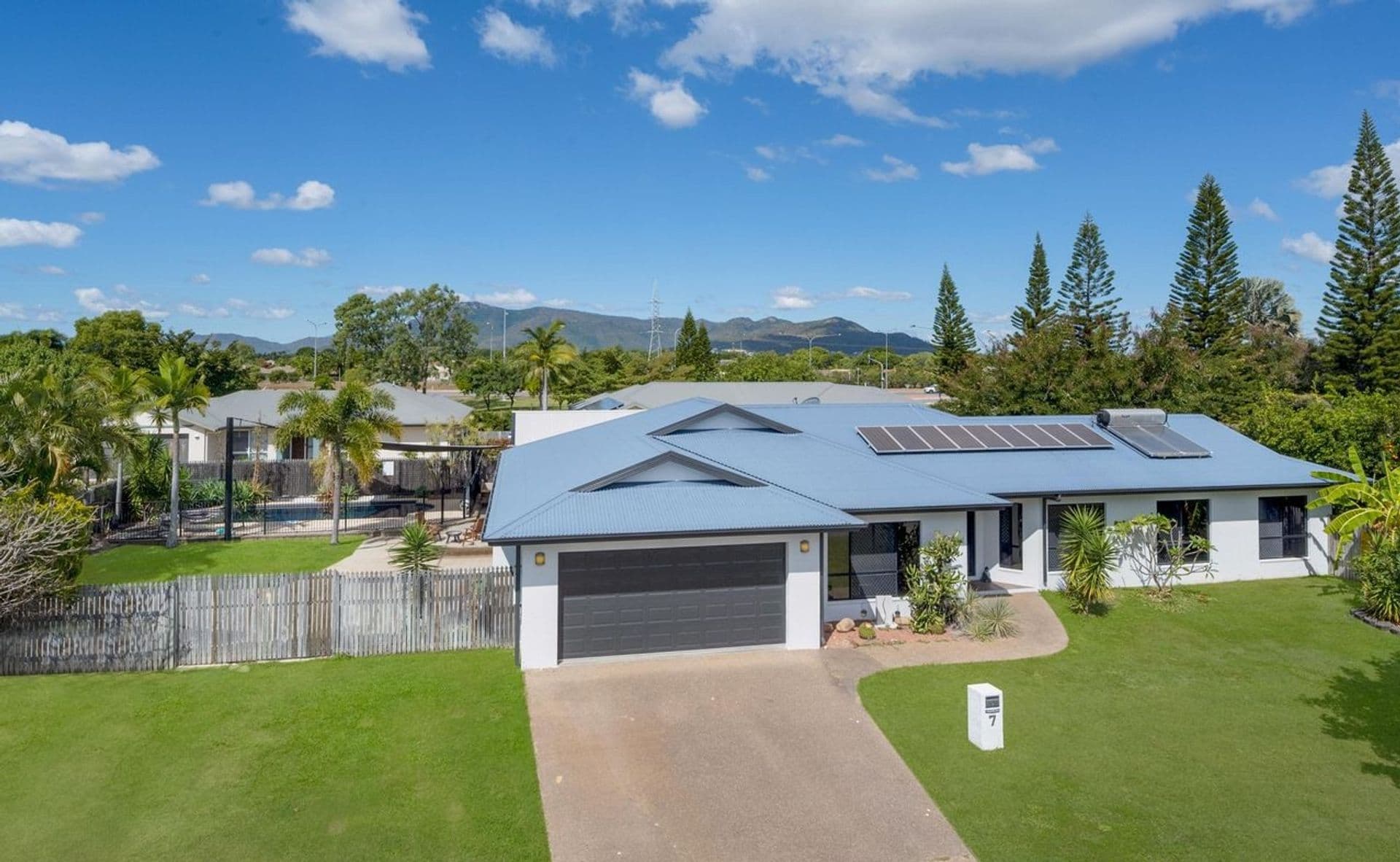7 Greenview Drive, Mount Louisa, QLD, 4814, Mount Louisa - Image 1