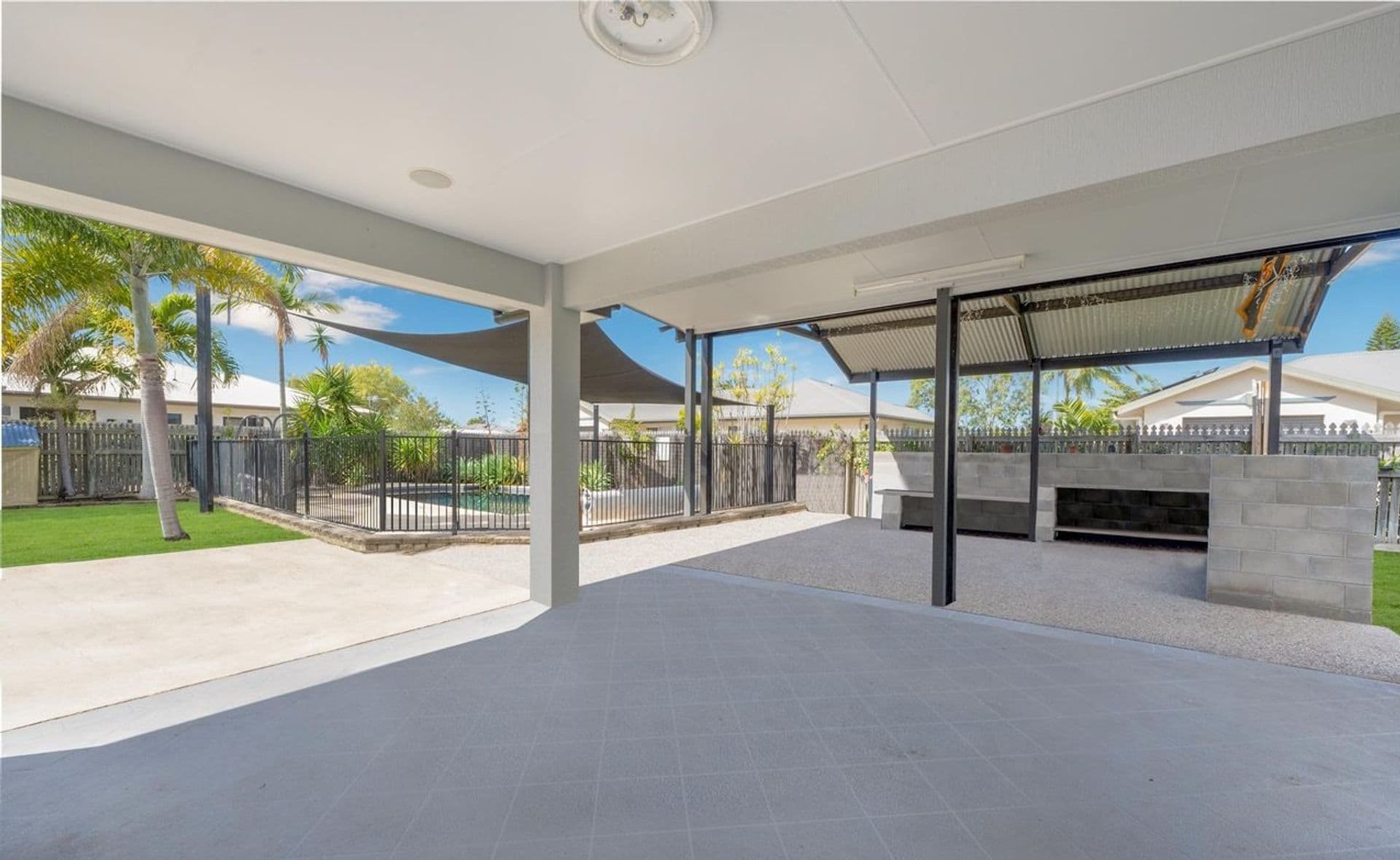 7 Greenview Drive, Mount Louisa, QLD, 4814, Mount Louisa - Thumbnail 3