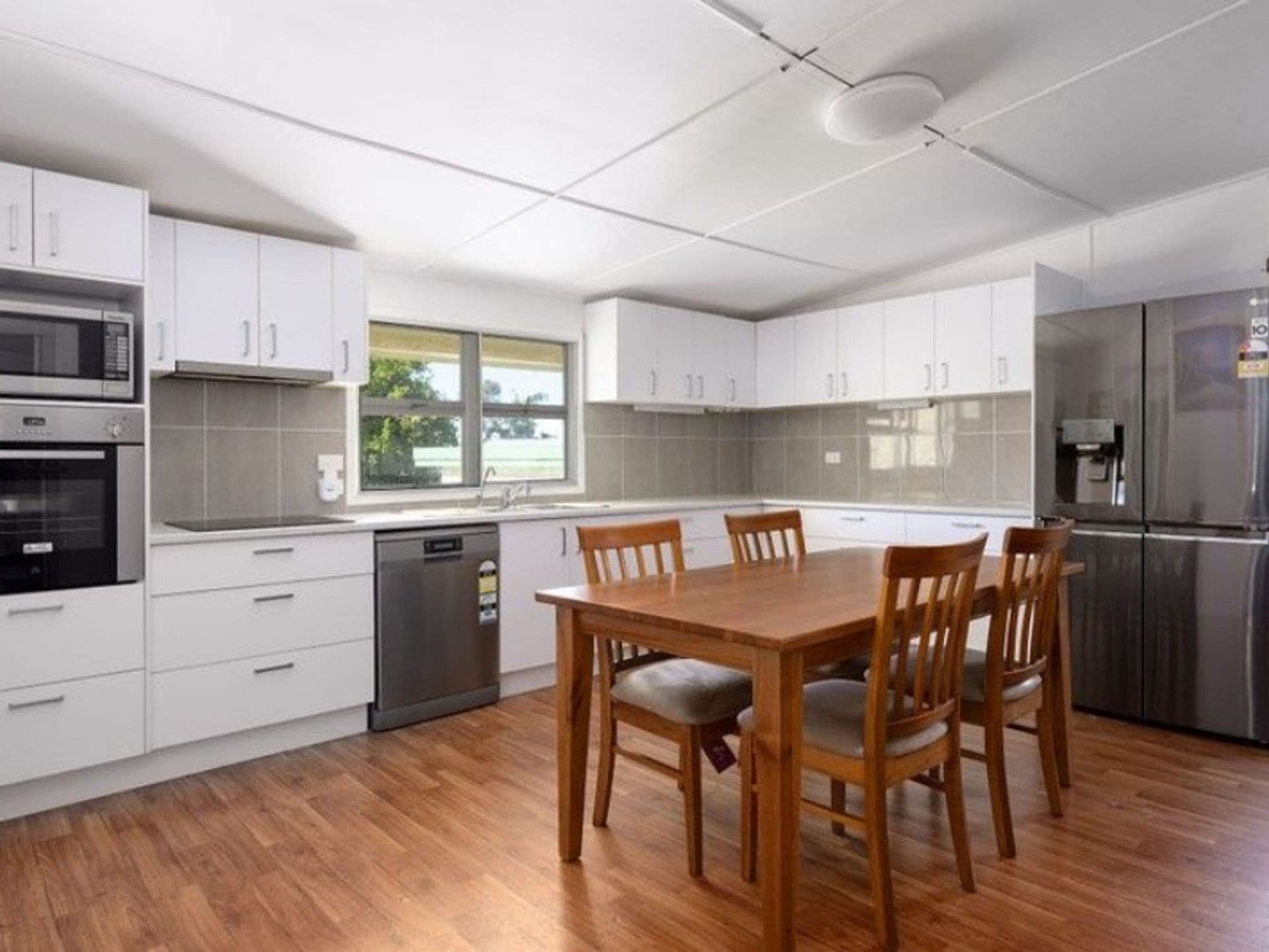 31 Gympie Road, Tin Can Bay, QLD, 4580, Tin Can Bay - Thumbnail 2